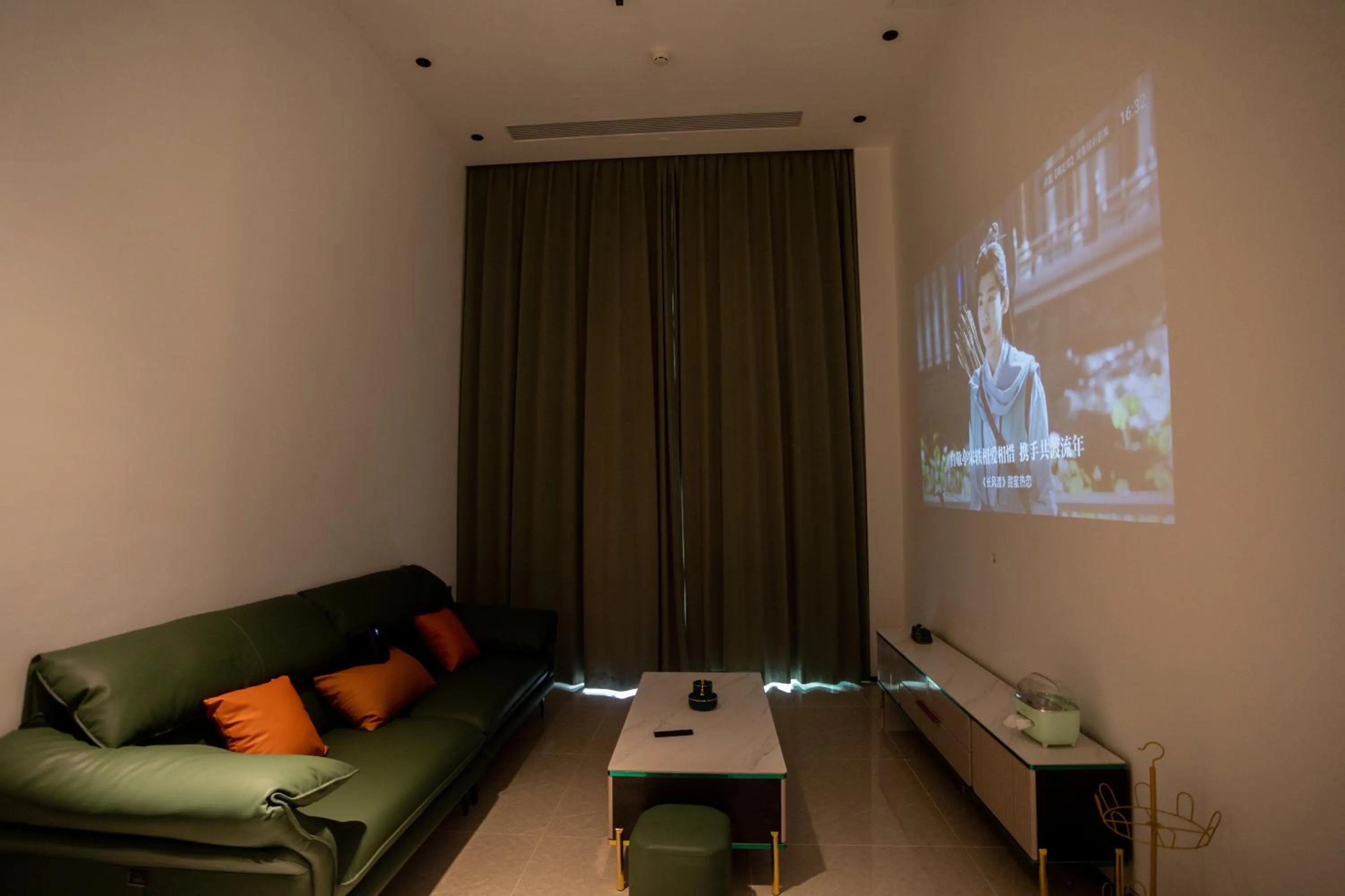 TV and multimedia in Sunny International Apartment From Beijing Road