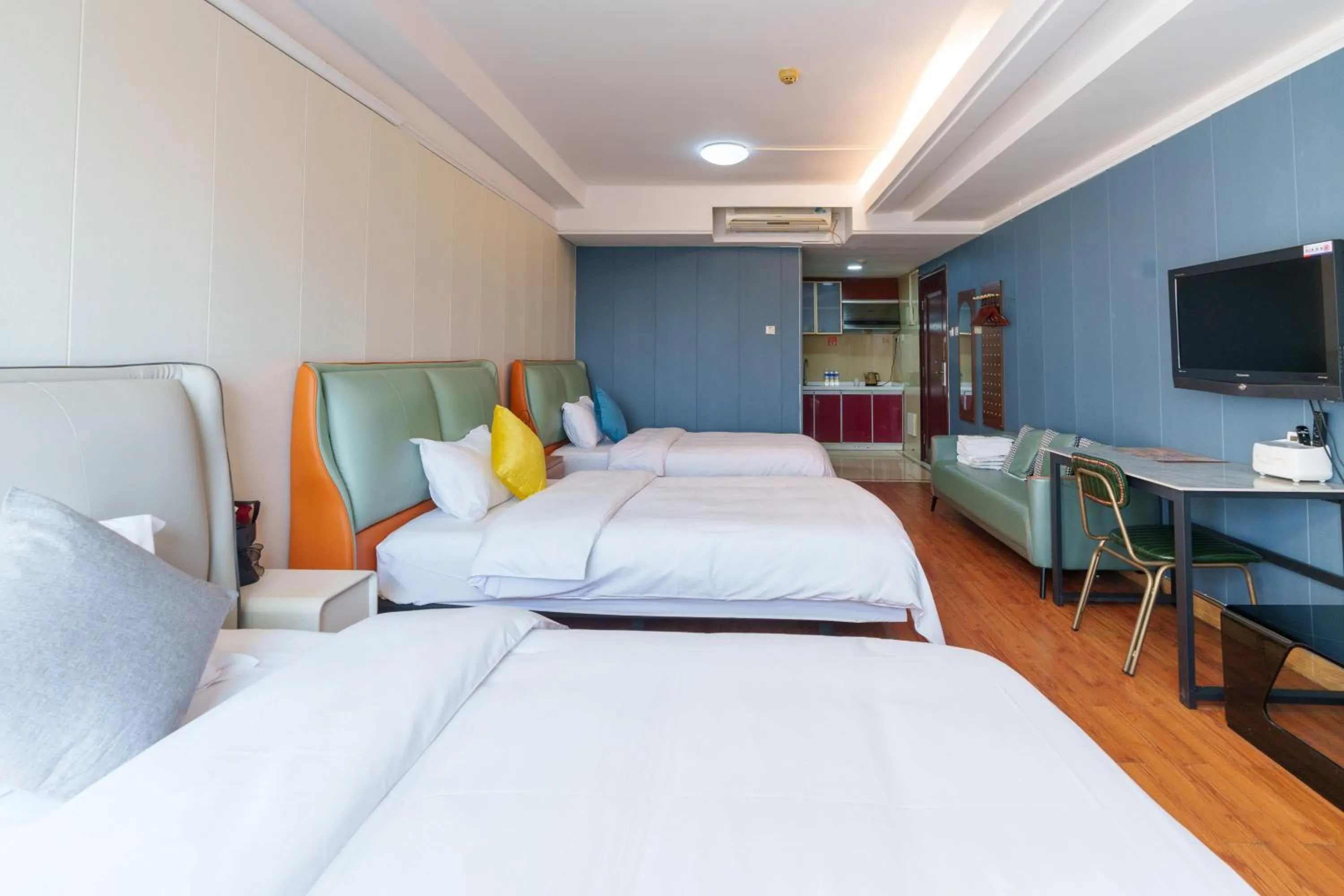 Photo of the whole room, Bed in Sunny International Apartment From Beijing Road