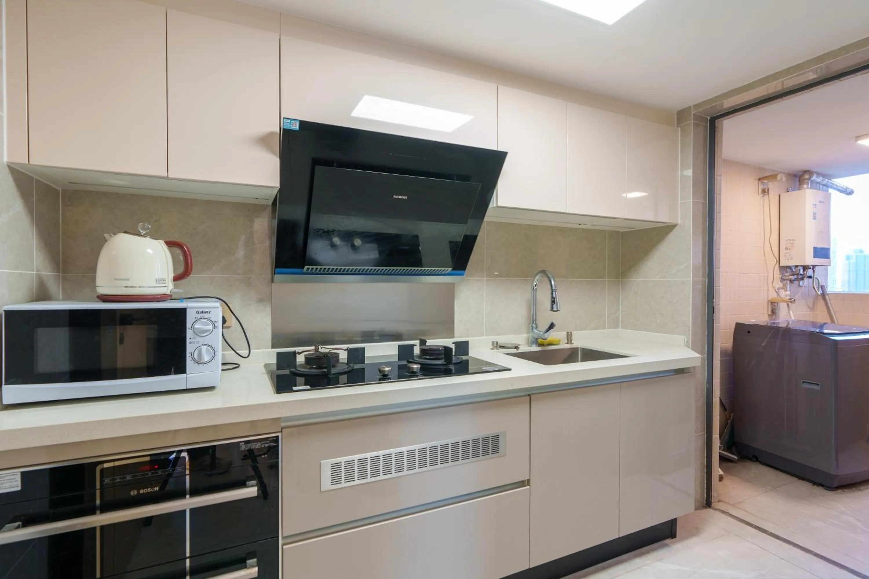 Kitchen or kitchenette in Sunny International Apartment From Beijing Road