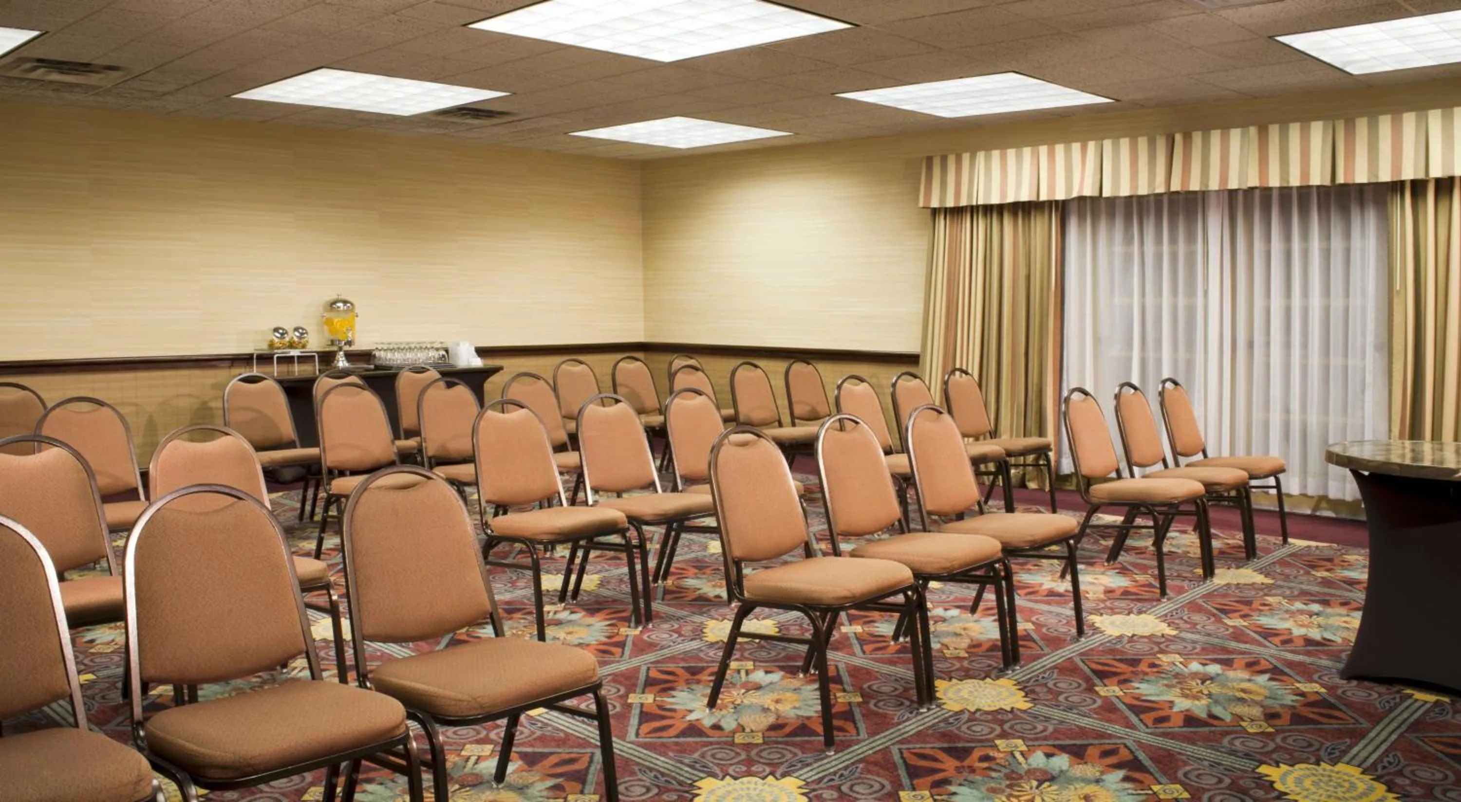 Meeting/conference room in Embassy Suites by Hilton Flagstaff