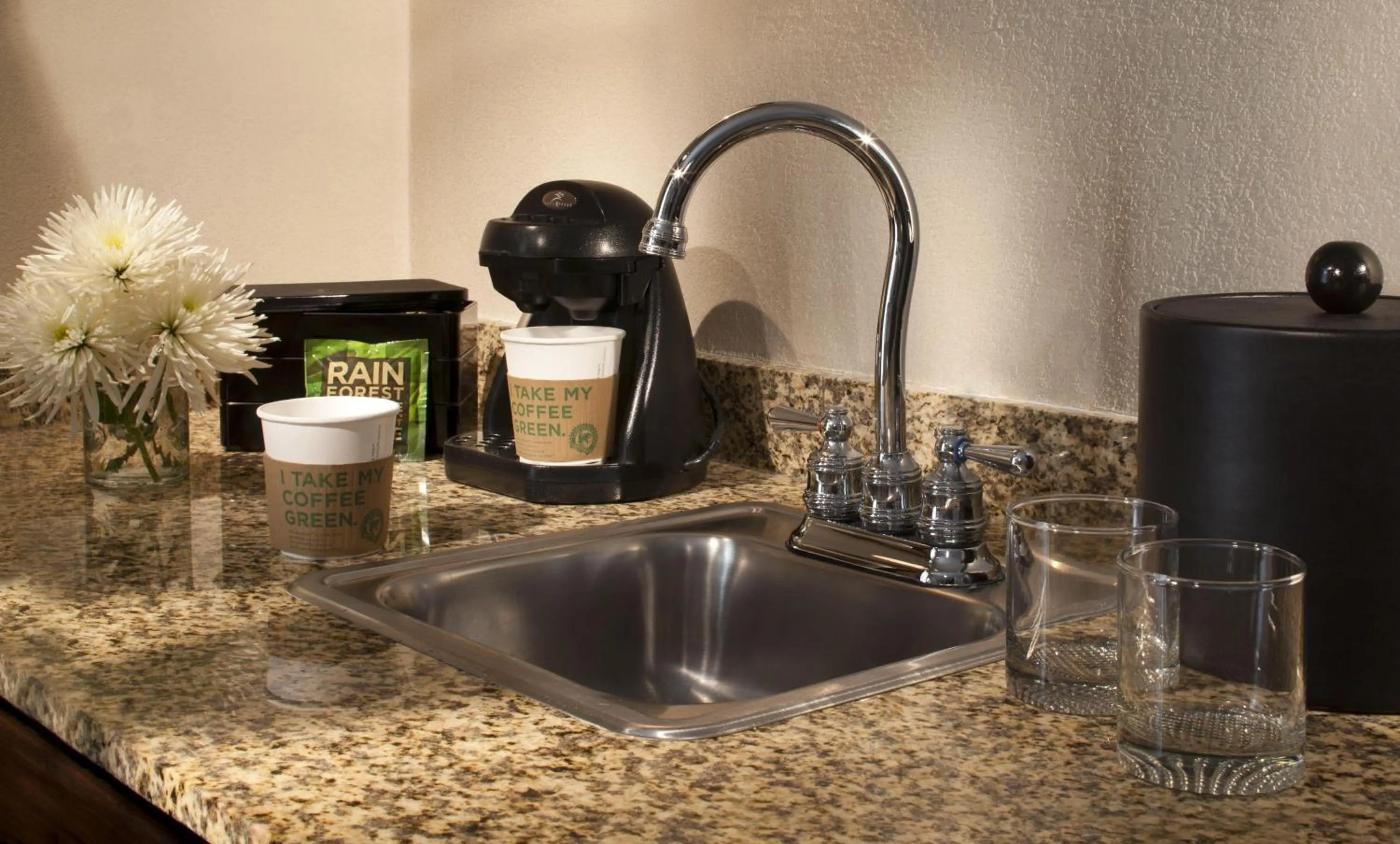 Kitchen or kitchenette in Embassy Suites by Hilton Flagstaff