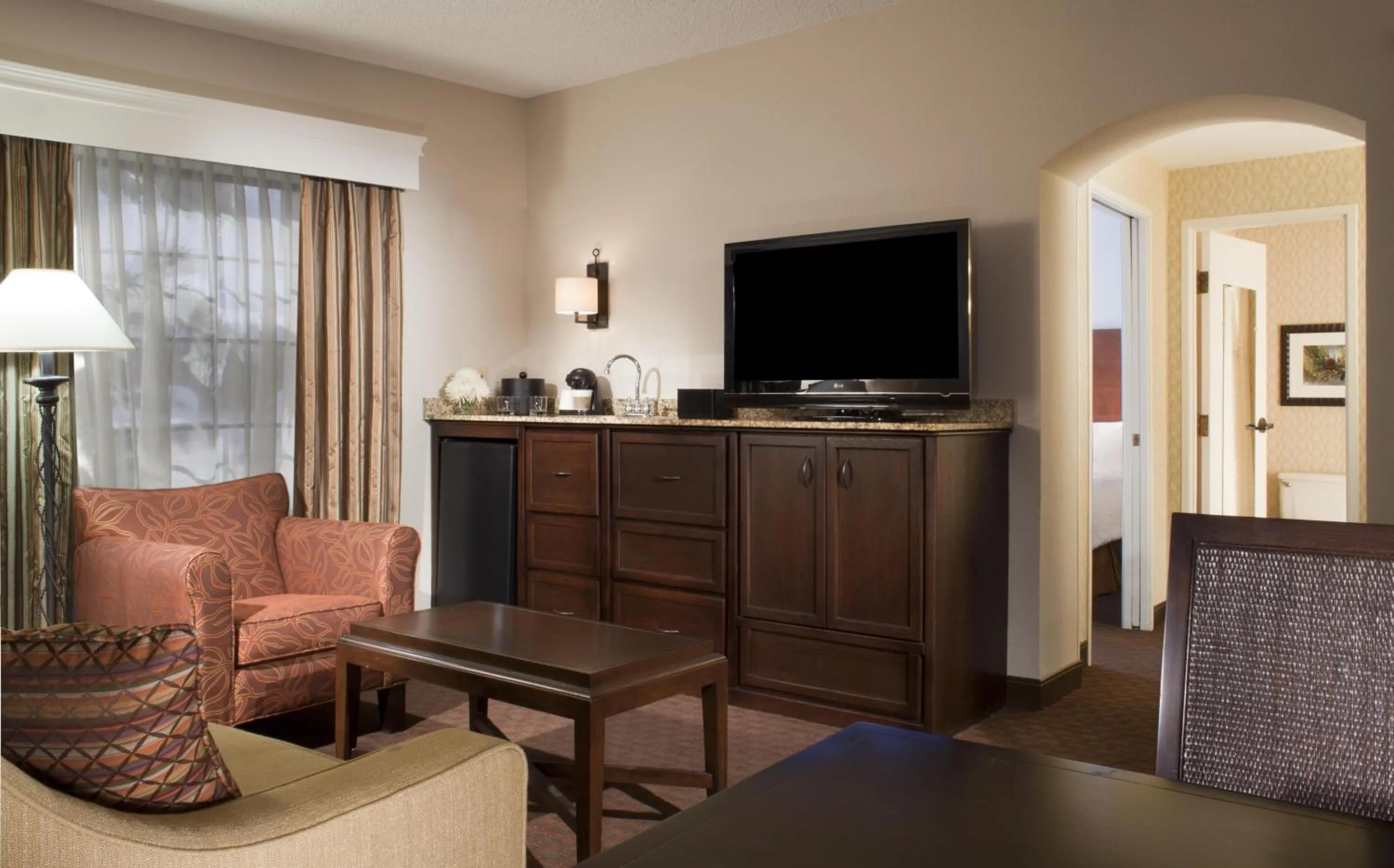 Living room in Embassy Suites by Hilton Flagstaff