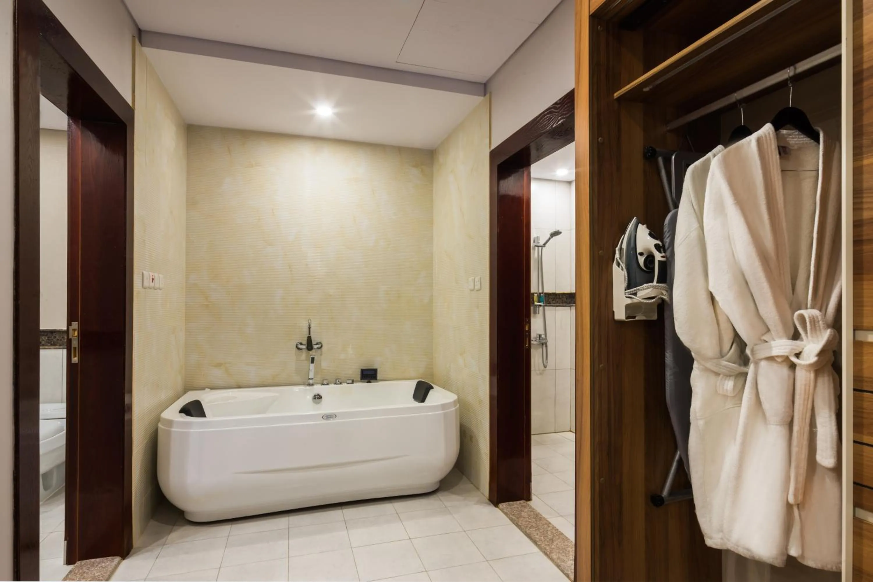 Le Park Concord Hotel