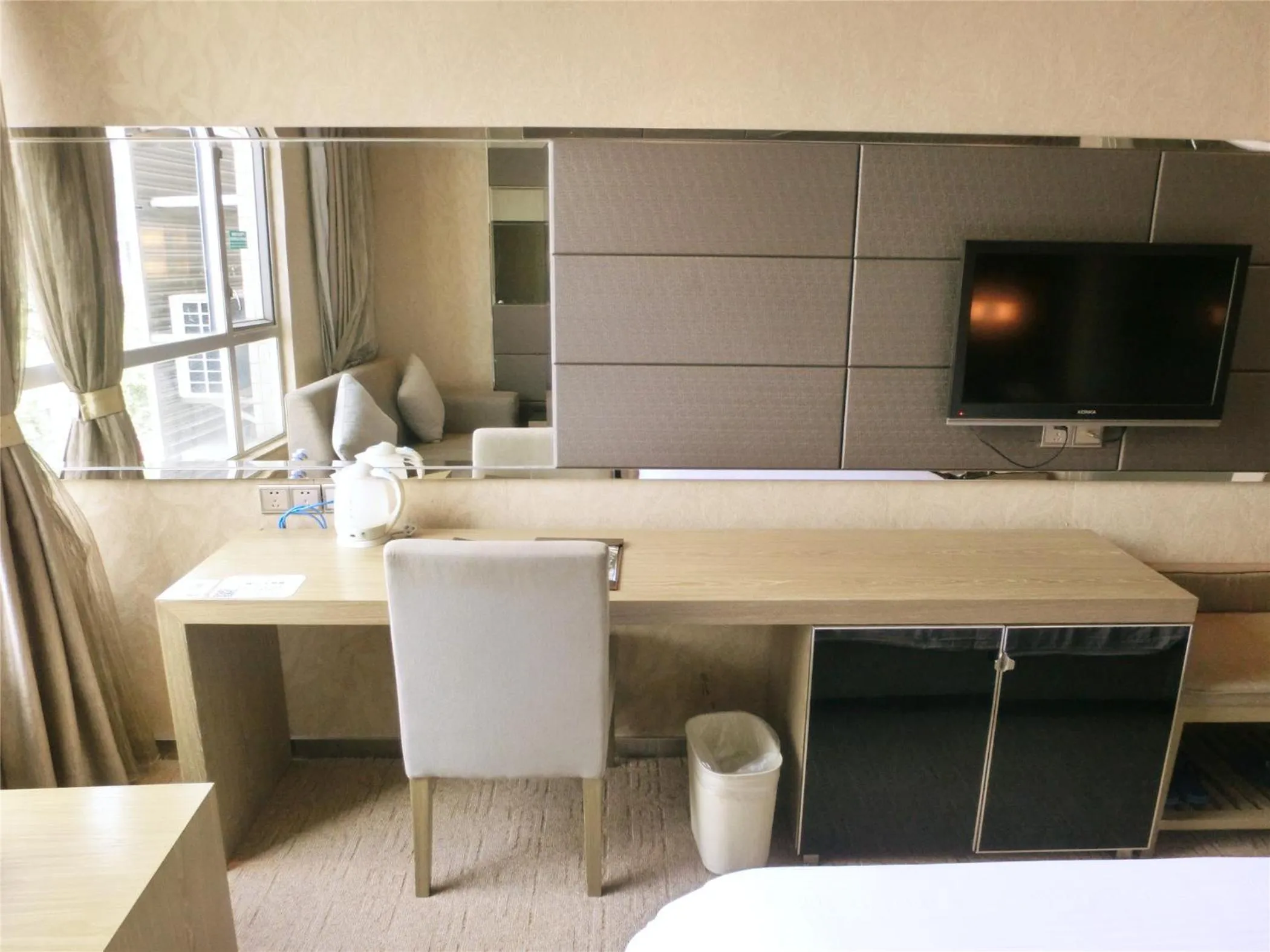 Seating area, Bathroom in Greentree Alliance Shenzhen Shekou Sea World Hotel