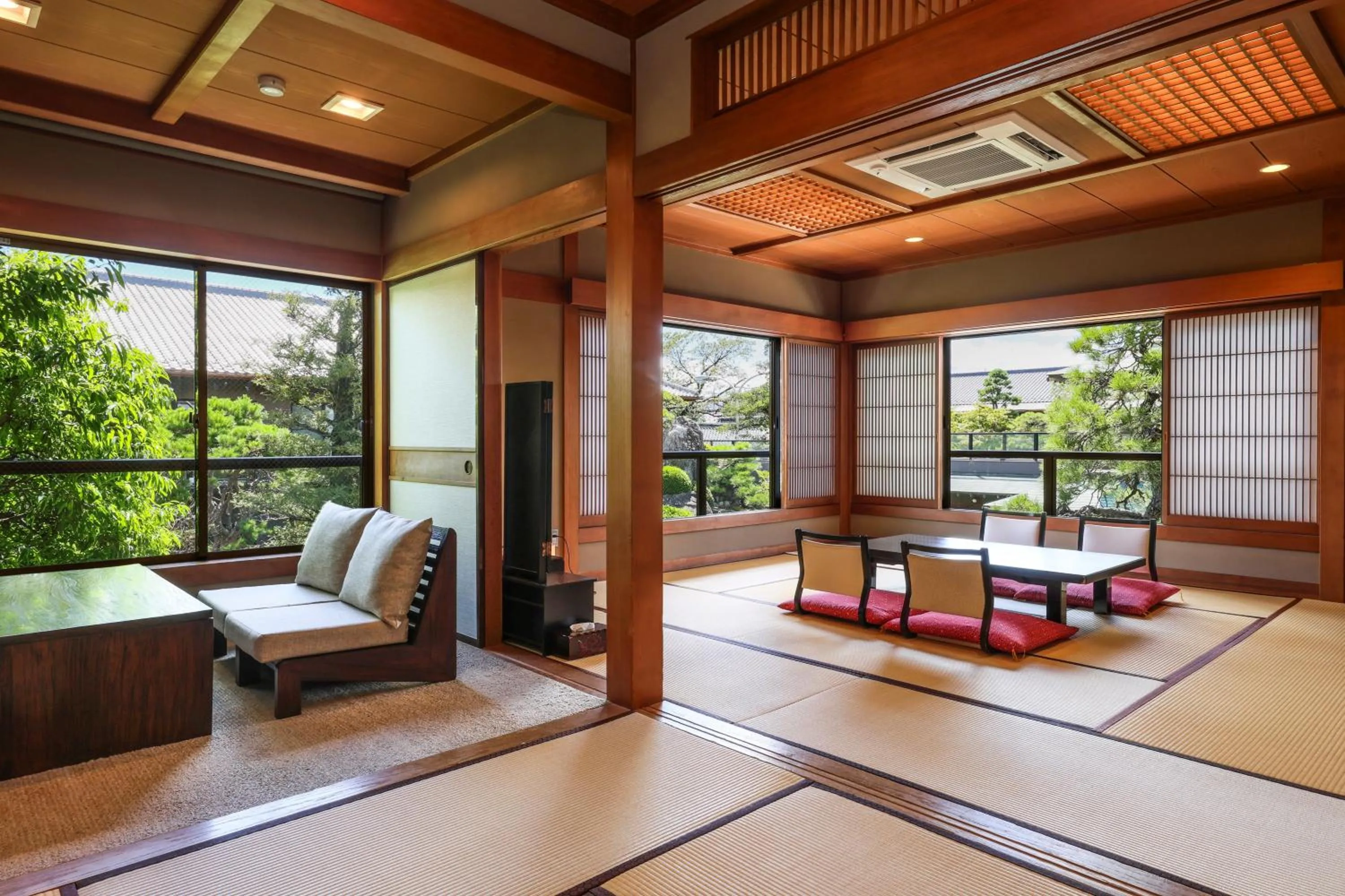 Garden in Beautiful Japanese Garden Kagetsu