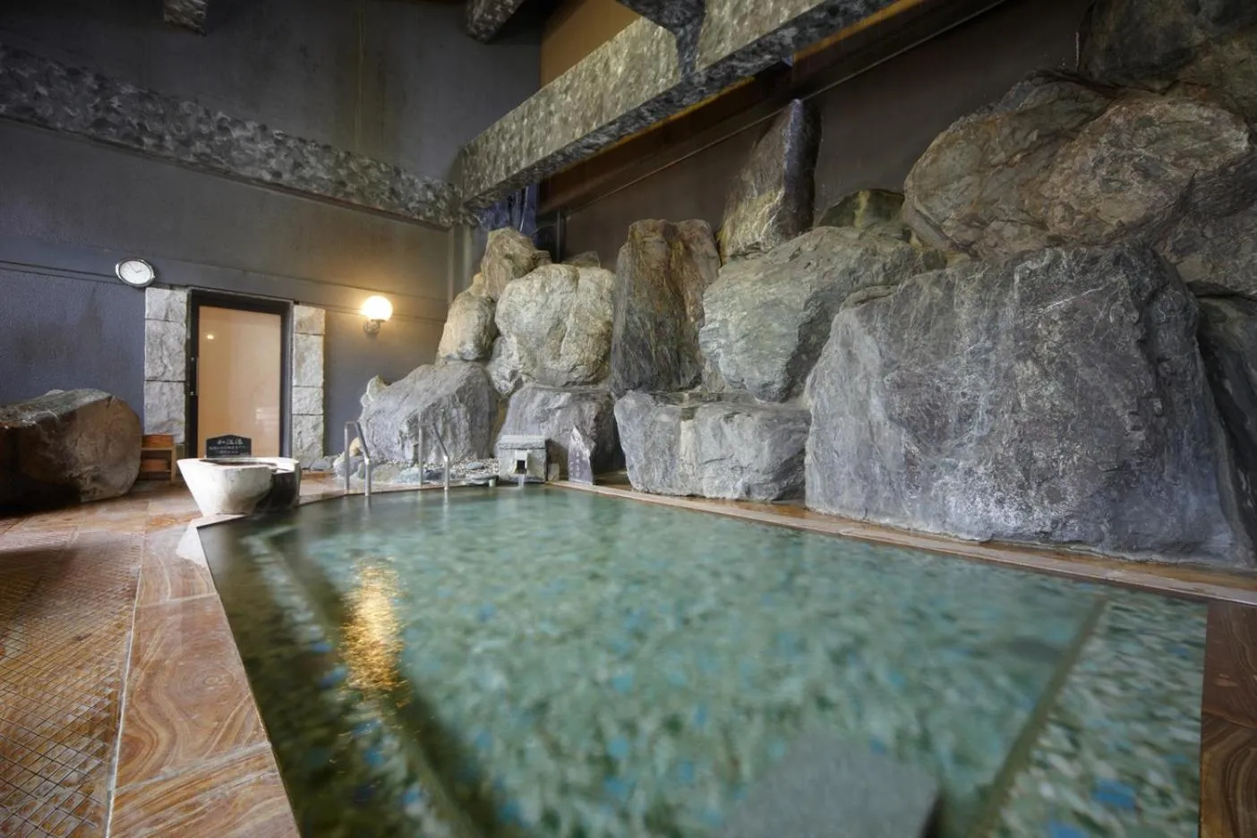 Hot Spring Bath in Beautiful Japanese Garden Kagetsu