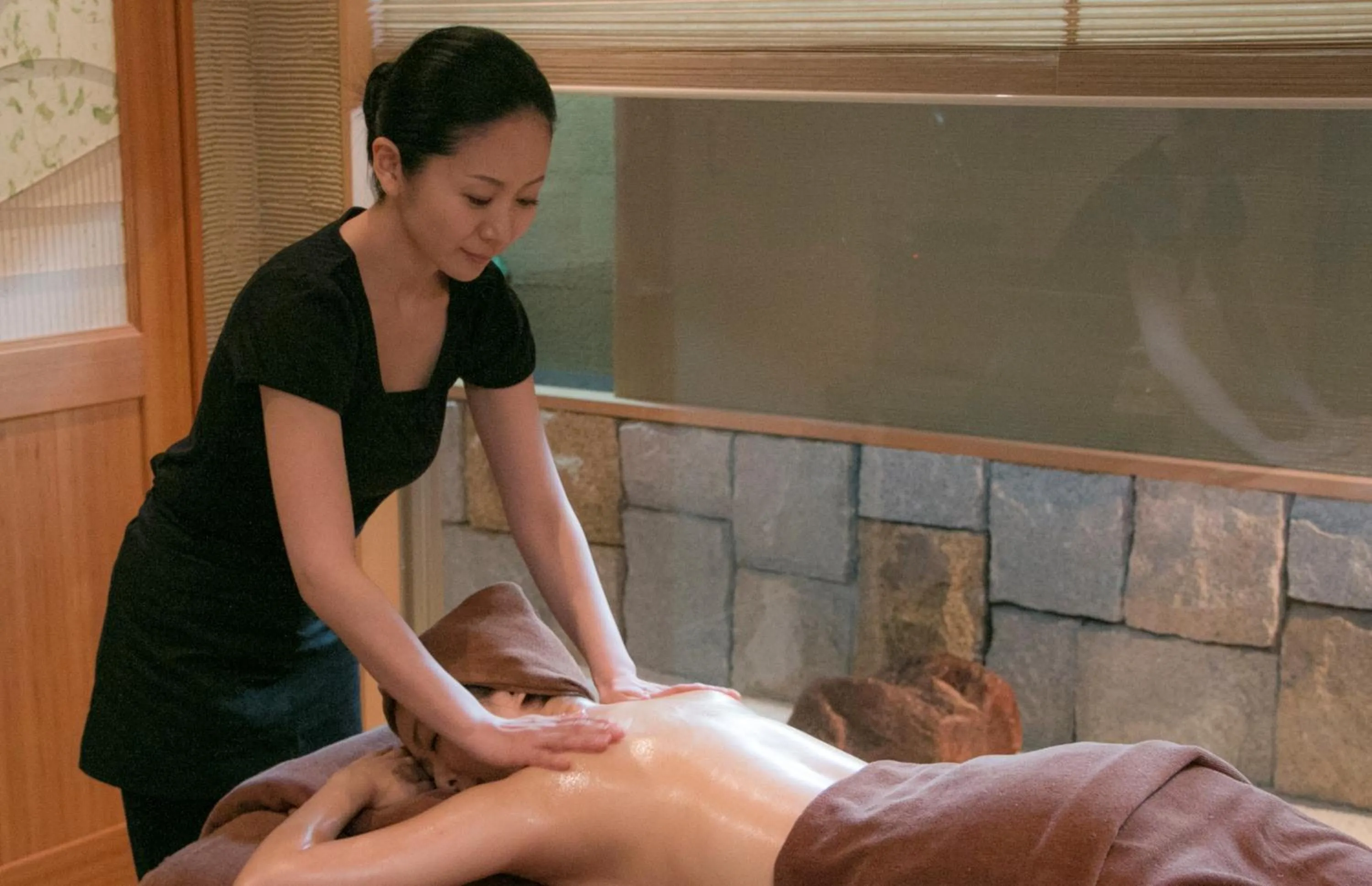Massage in Beautiful Japanese Garden Kagetsu