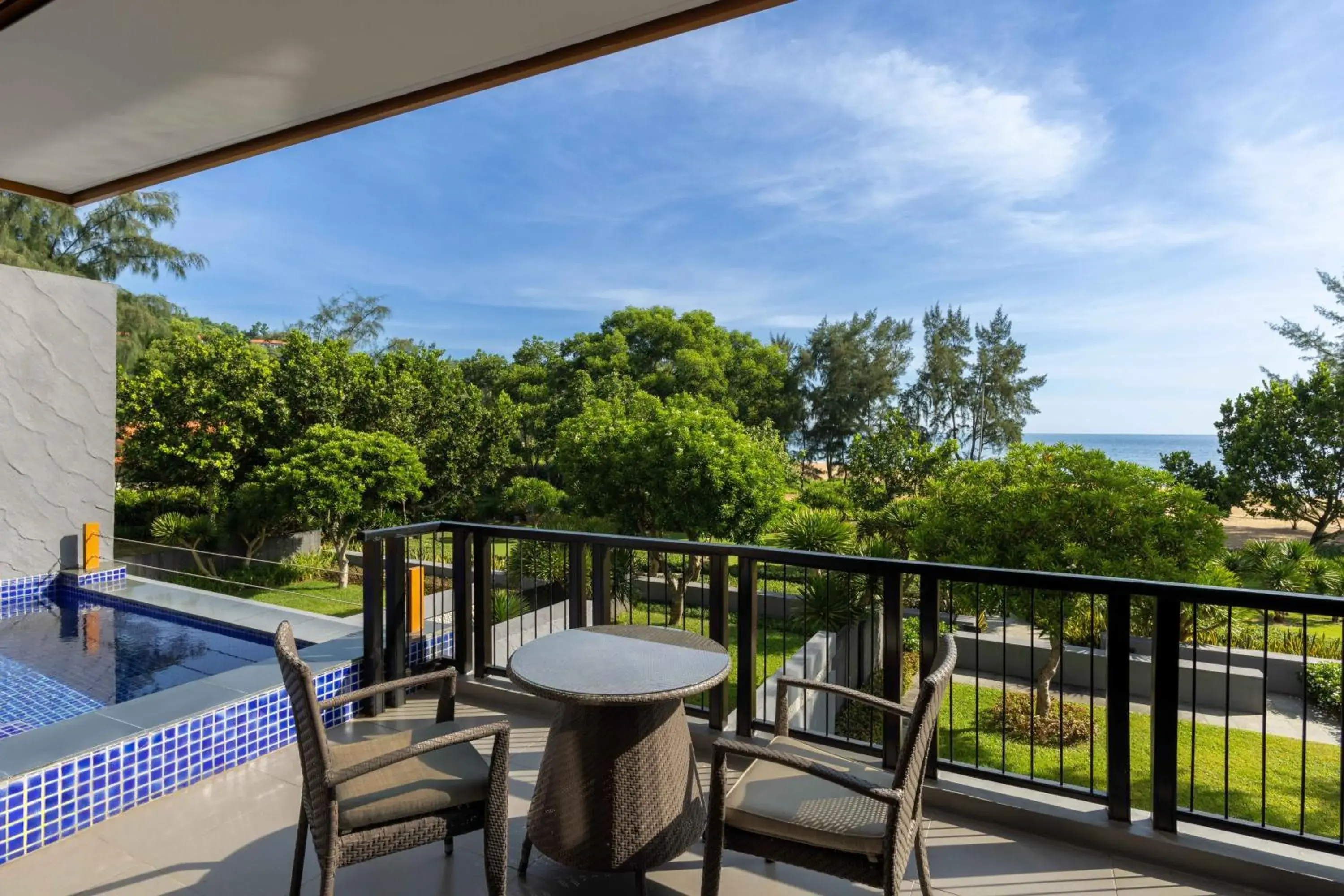 Junior Twin Suite with Seaview and Private Pool in Angsana Lang Co Junior Twin Suite with Seaview and Private Pool in Angsana Lang Co