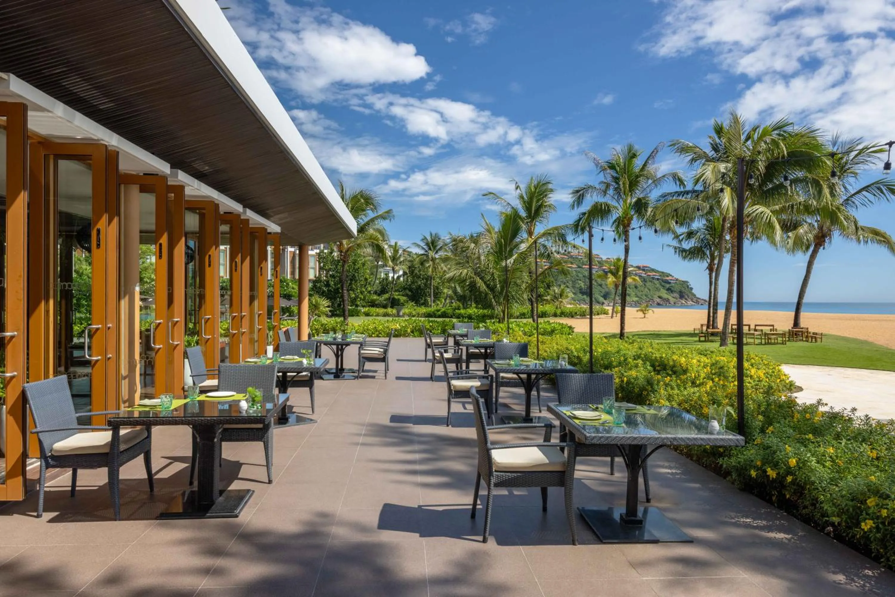 Restaurant/places to eat in Angsana Lang Co