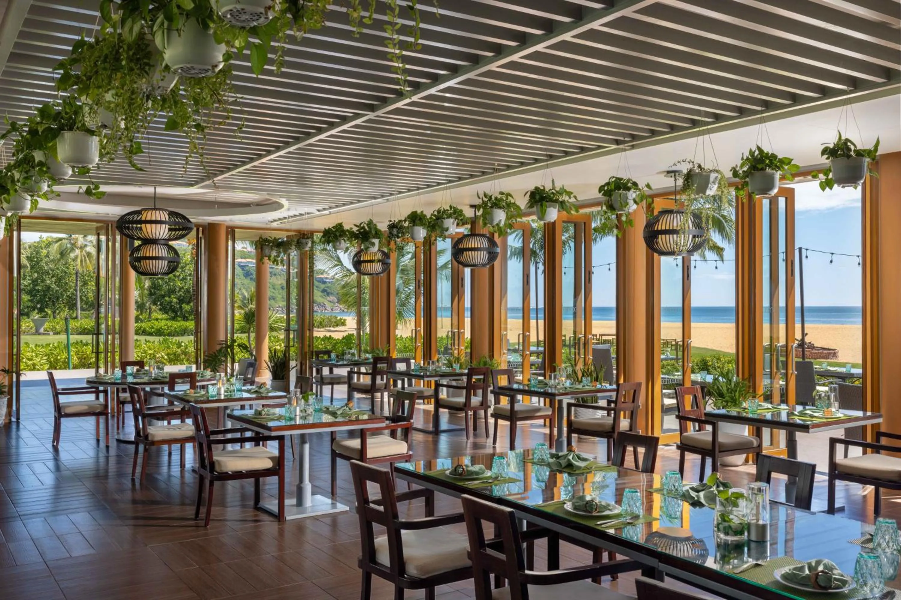 Restaurant/places to eat in Angsana Lang Co