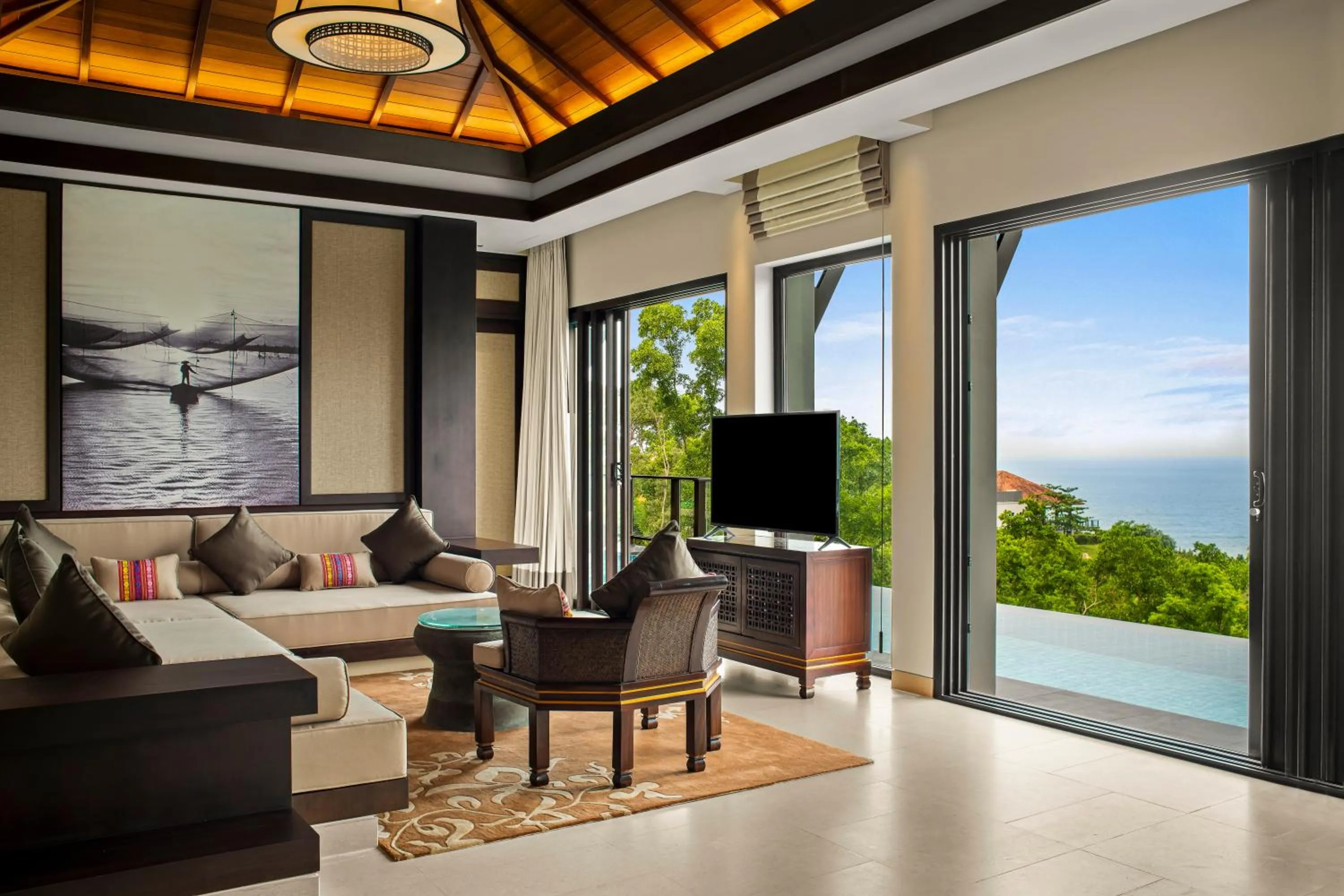 TV and multimedia in Banyan Tree Lang Co