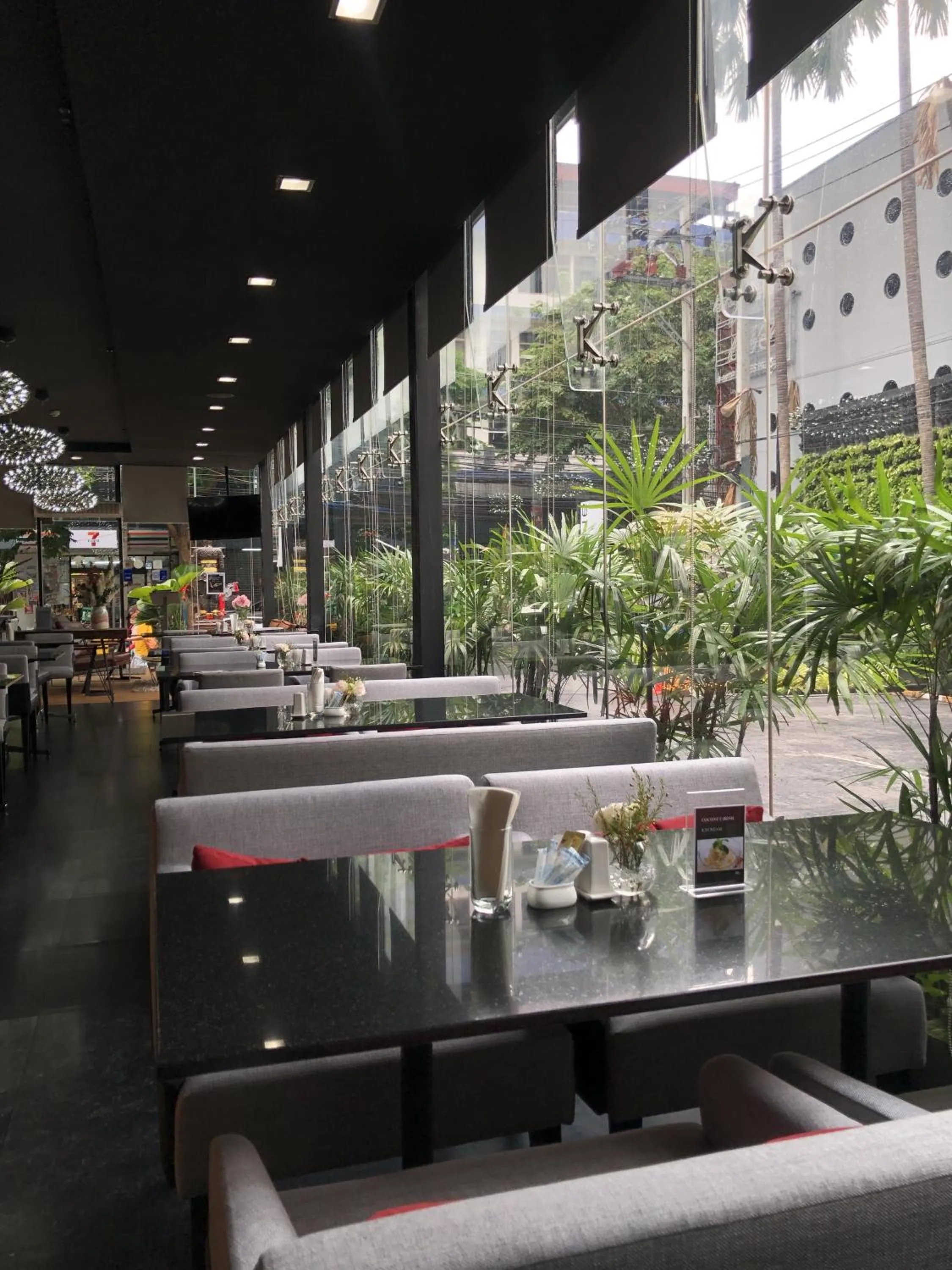 Restaurant/places to eat in Arize Hotel Sukhumvit