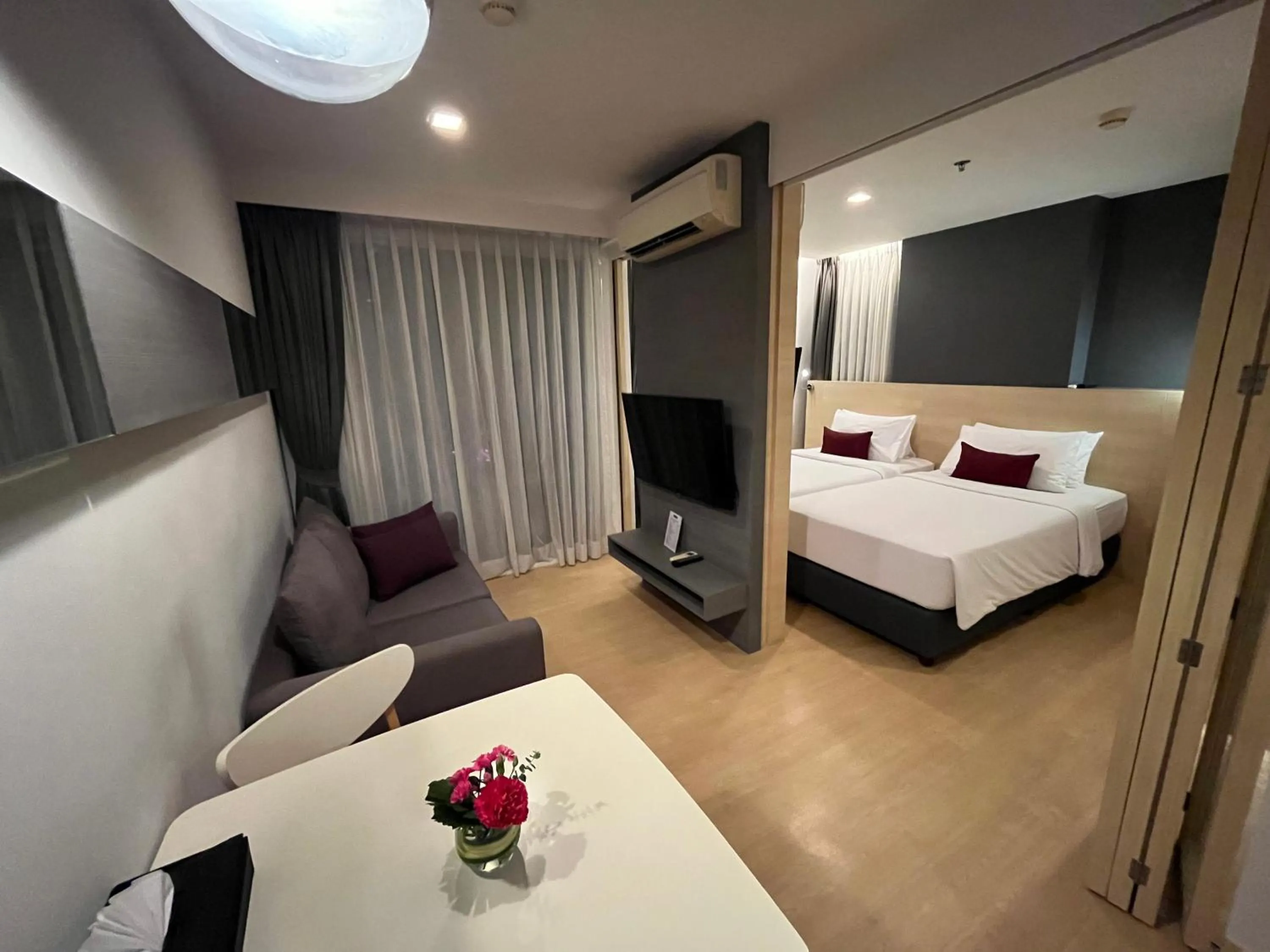 Photo of the whole room, Bed in Arize Hotel Sukhumvit
