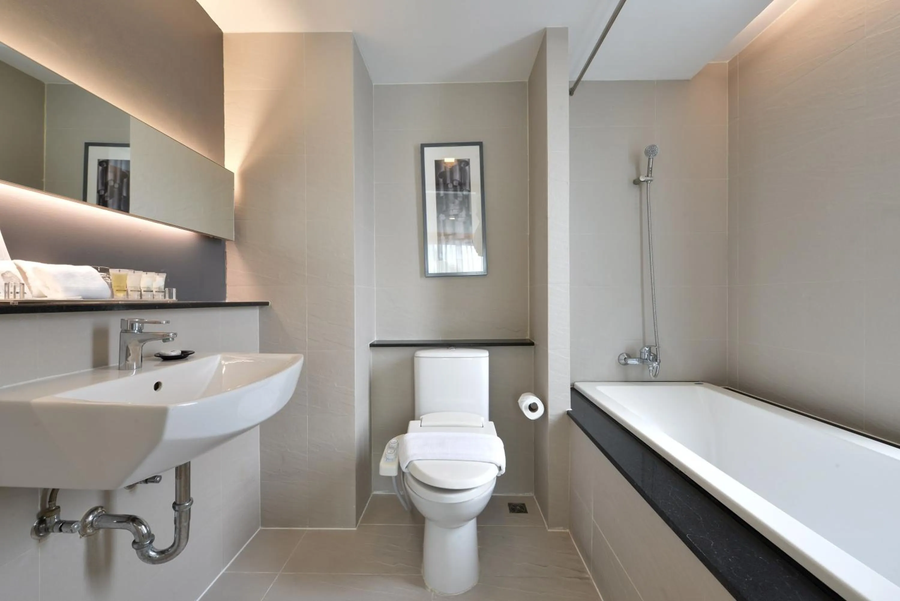 Toilet in Arize Hotel Sukhumvit