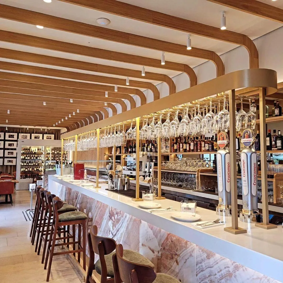 Restaurant/places to eat in Hotel Kivir