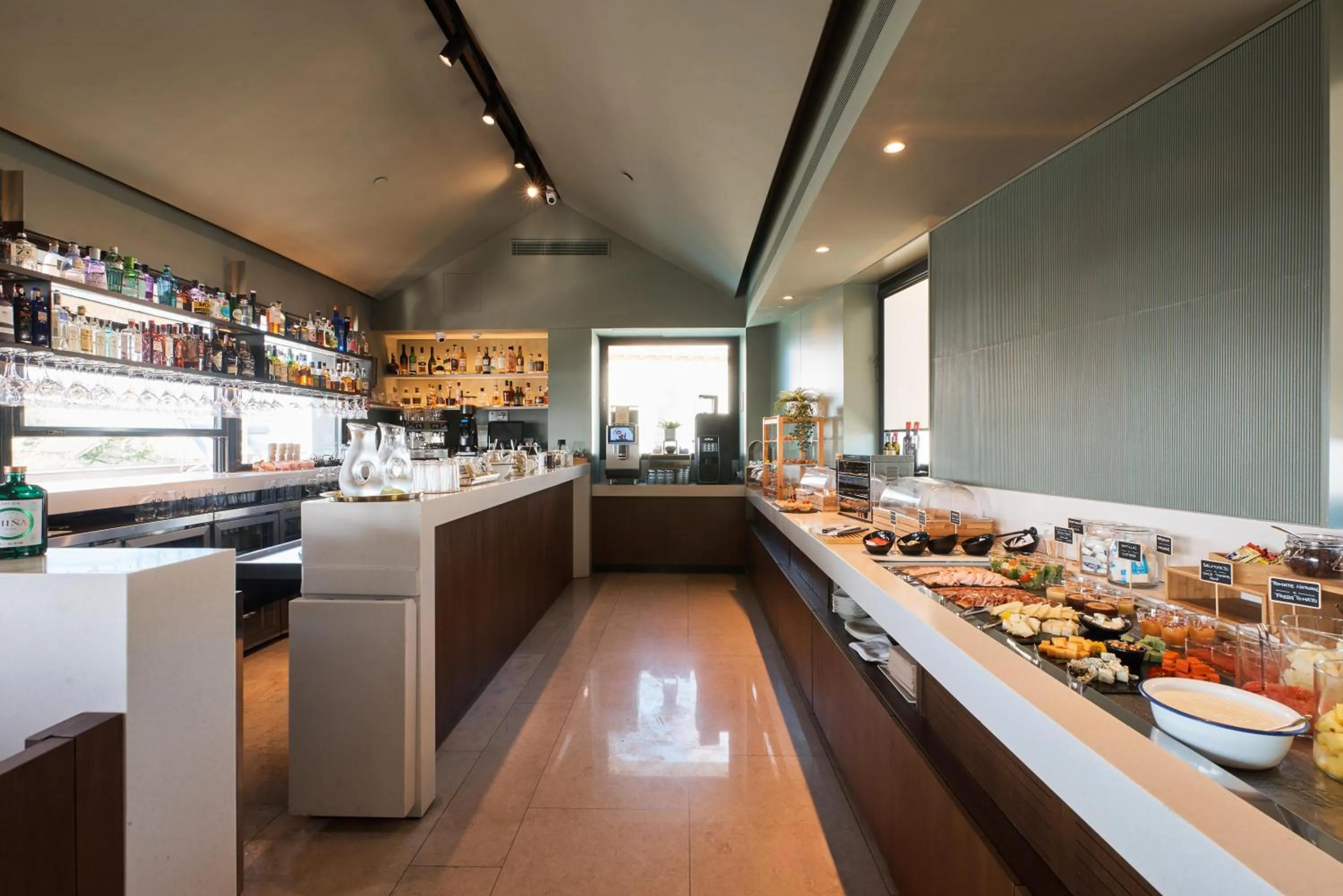 Restaurant/places to eat in Hotel Kivir