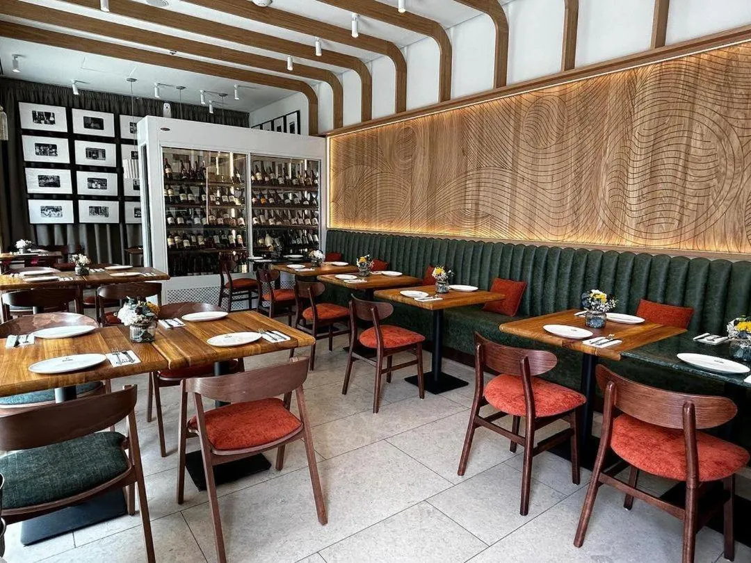 Restaurant/places to eat in Hotel Kivir