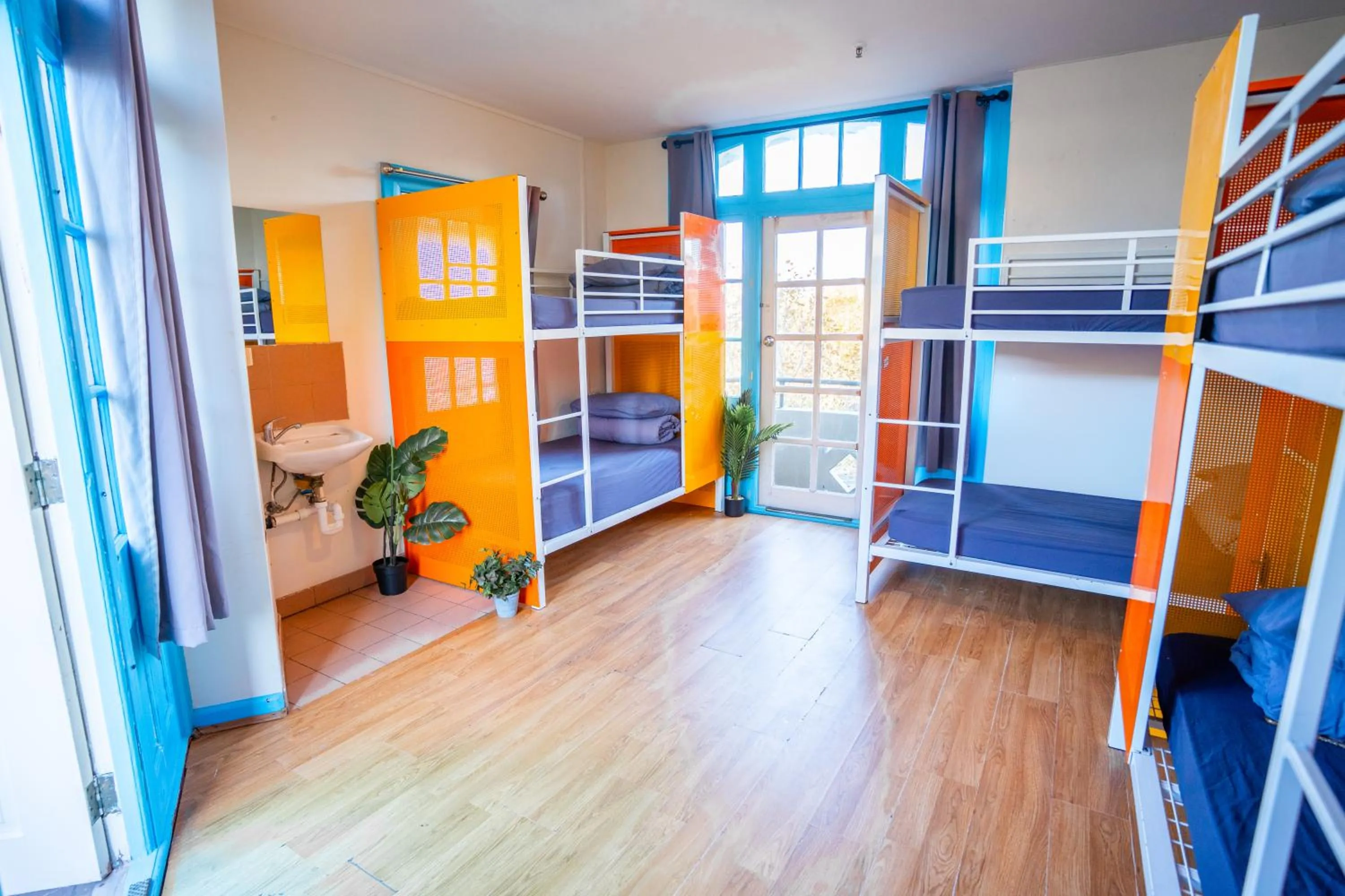 Photo of the whole room, Bed in Mad Monkey Bayswater