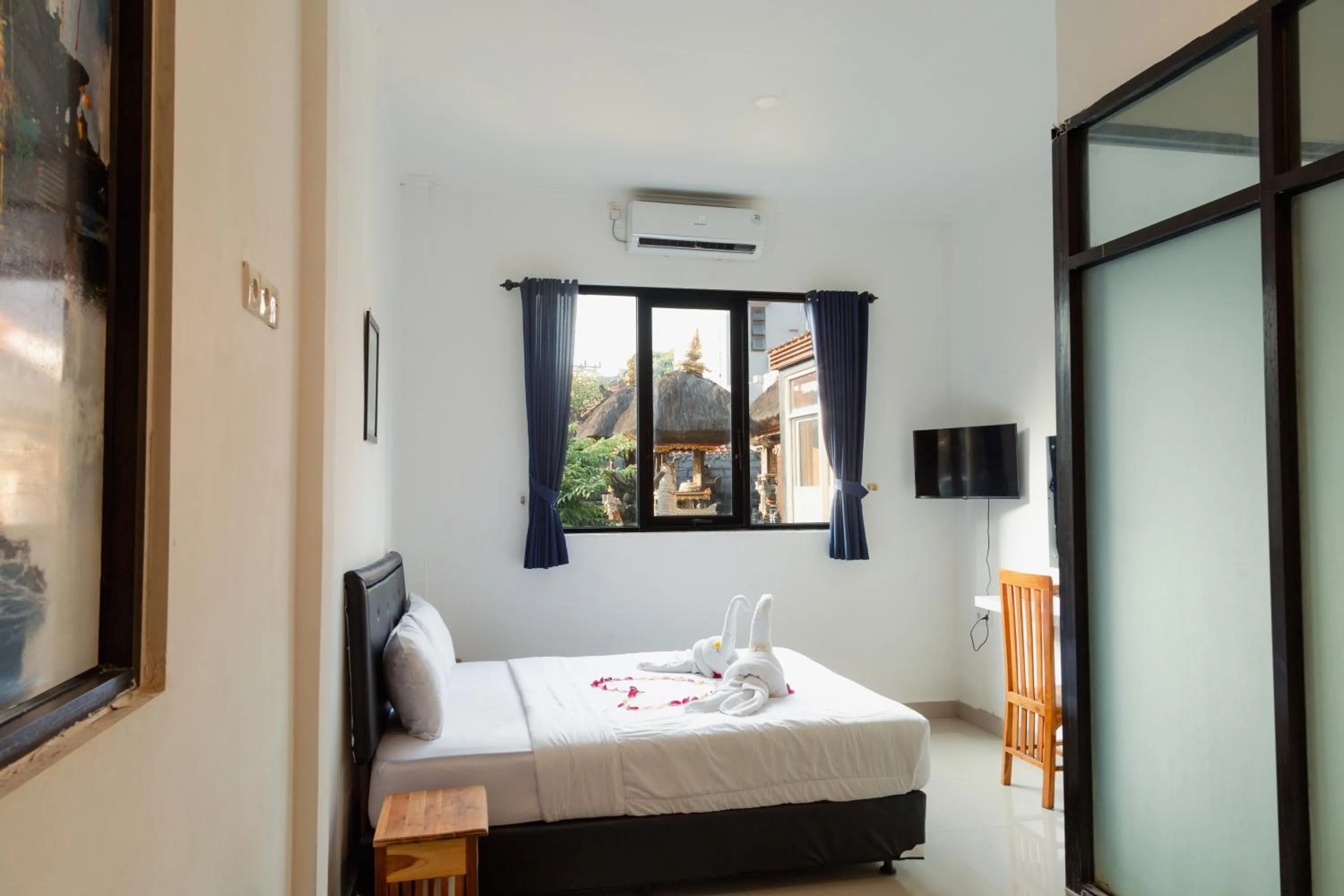 Bed in Suardana Inn's