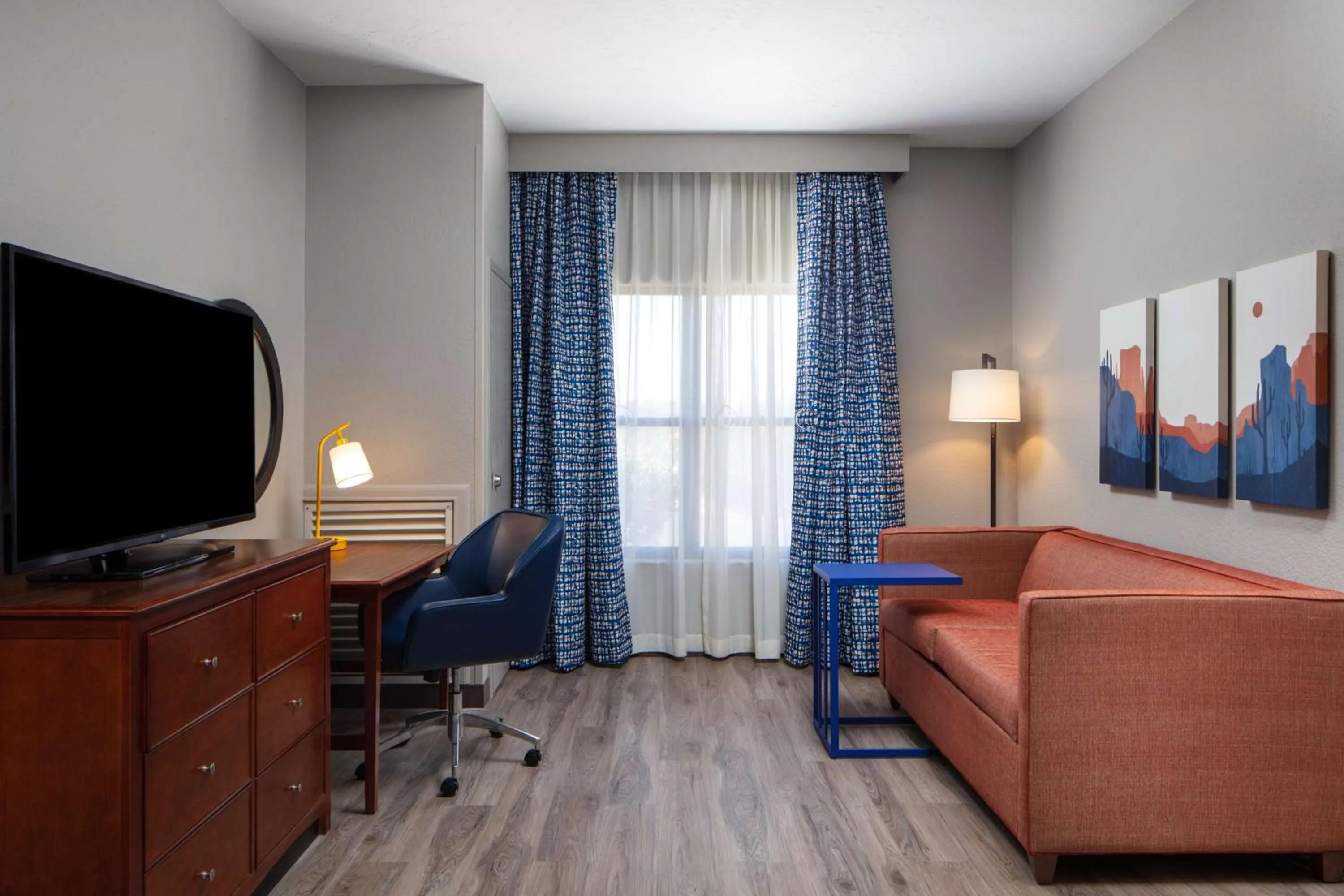 Bedroom in Hampton Inn & Suites El Paso-Airport