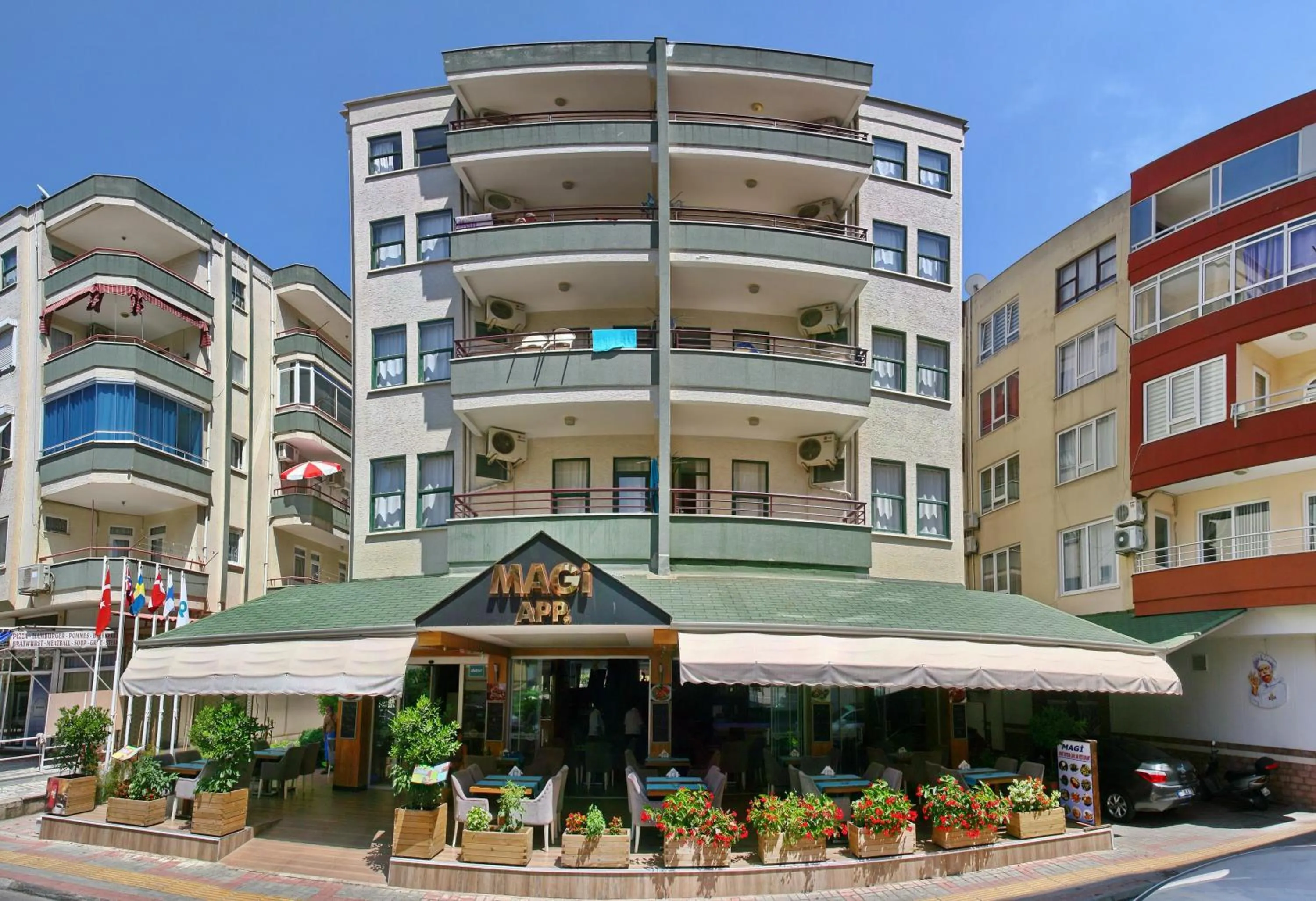 Facade/entrance in Magi Apart Hotel