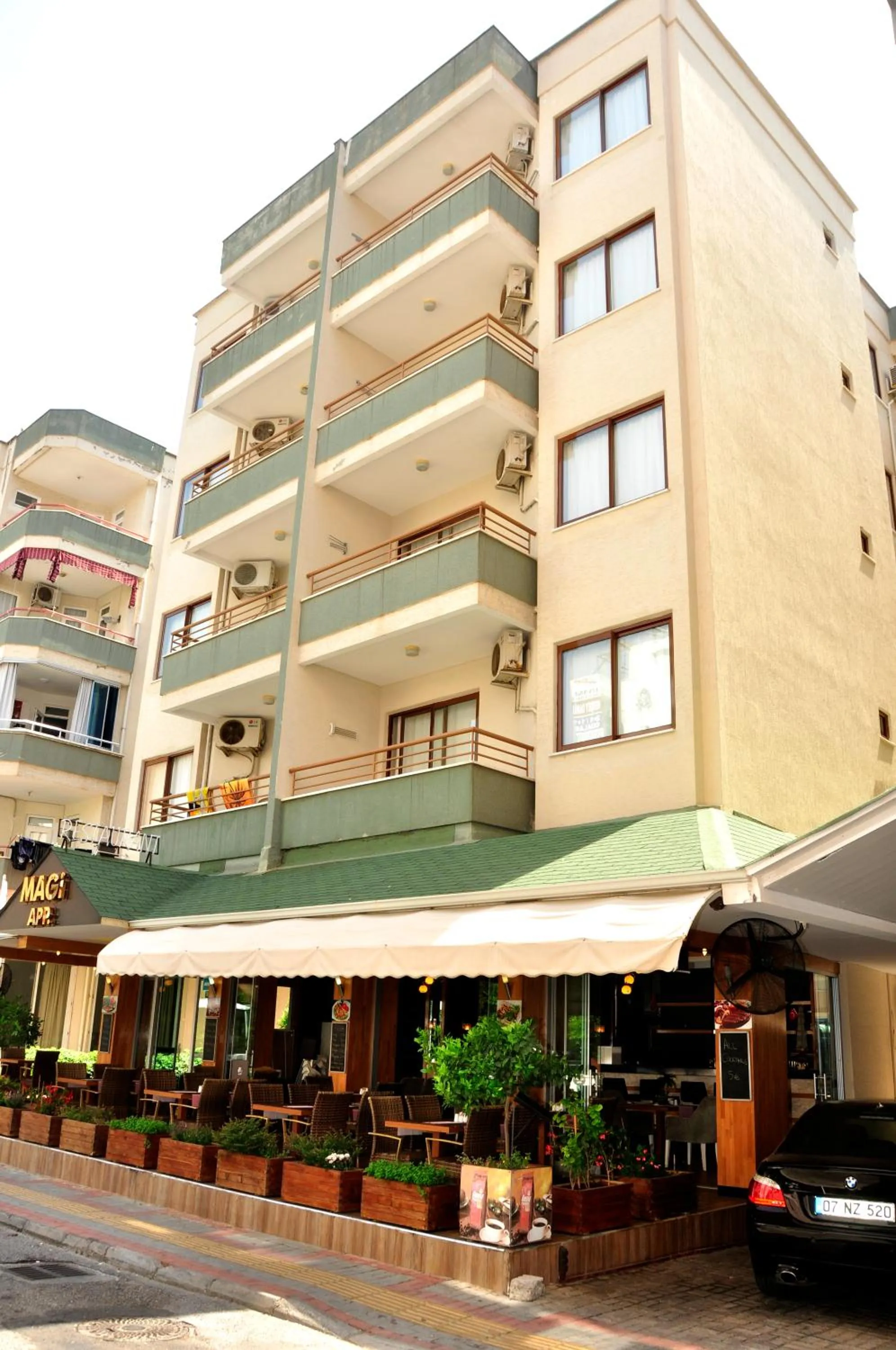 Facade/entrance in Magi Apart Hotel