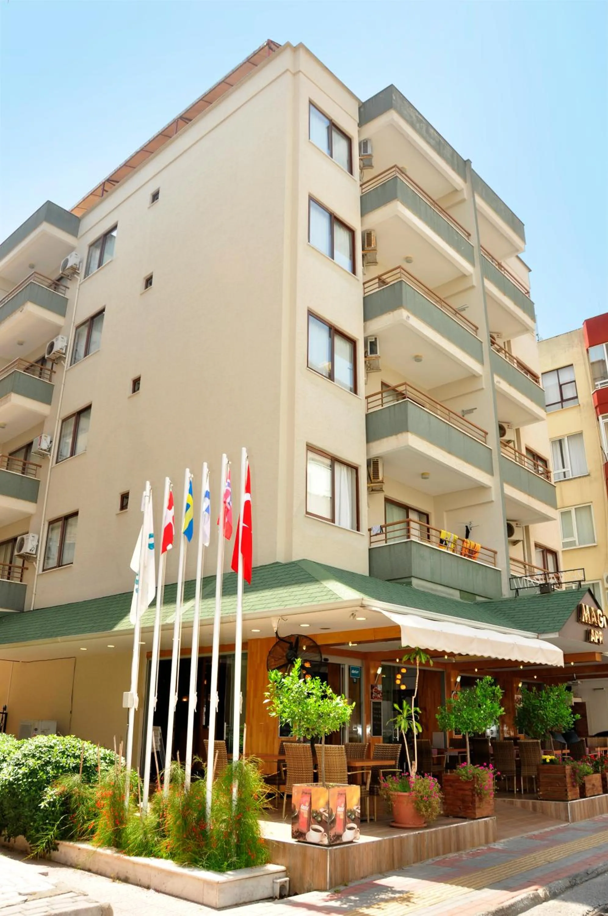 Facade/entrance in Magi Apart Hotel