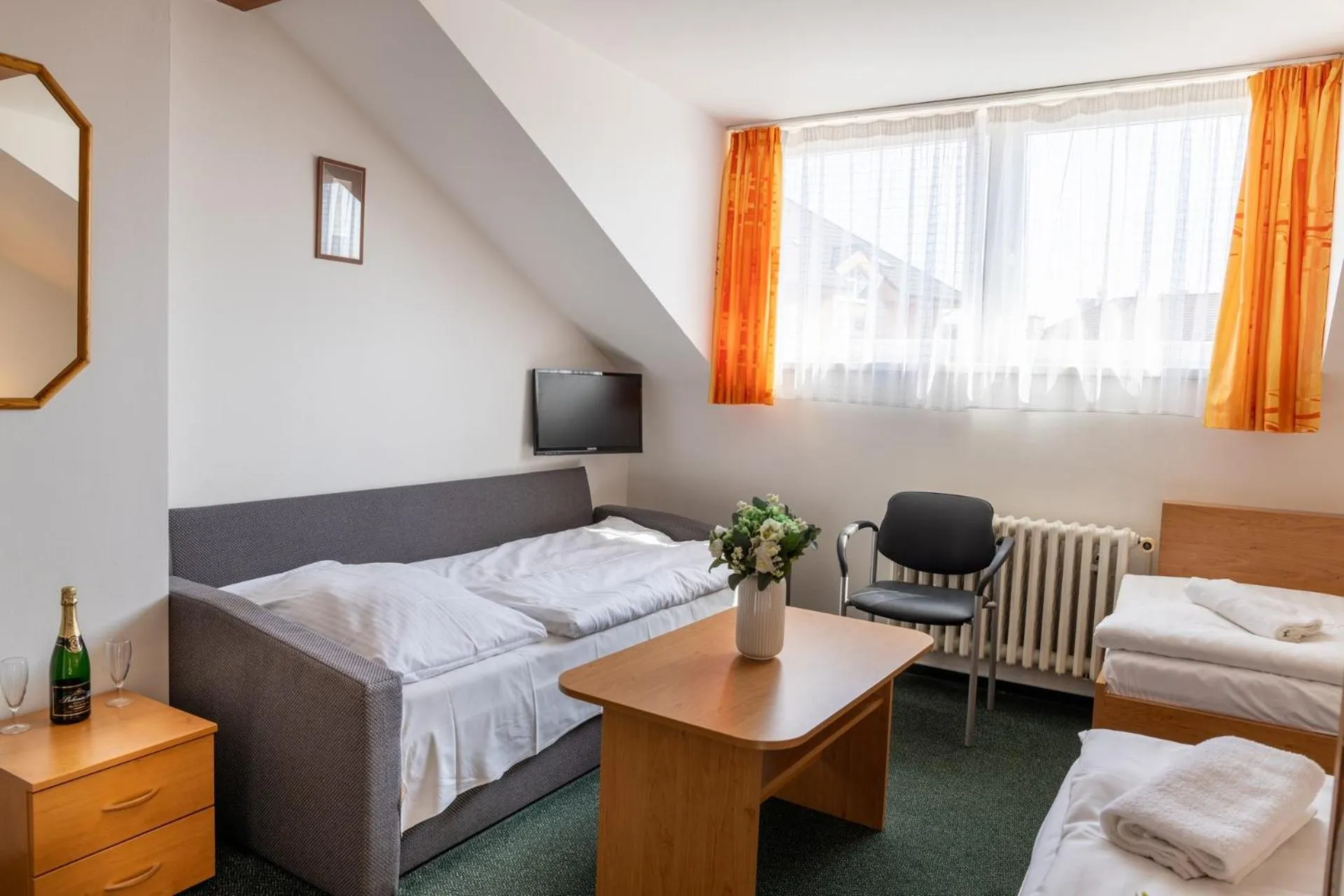 Bedroom, Bed in Hotel Kanarek