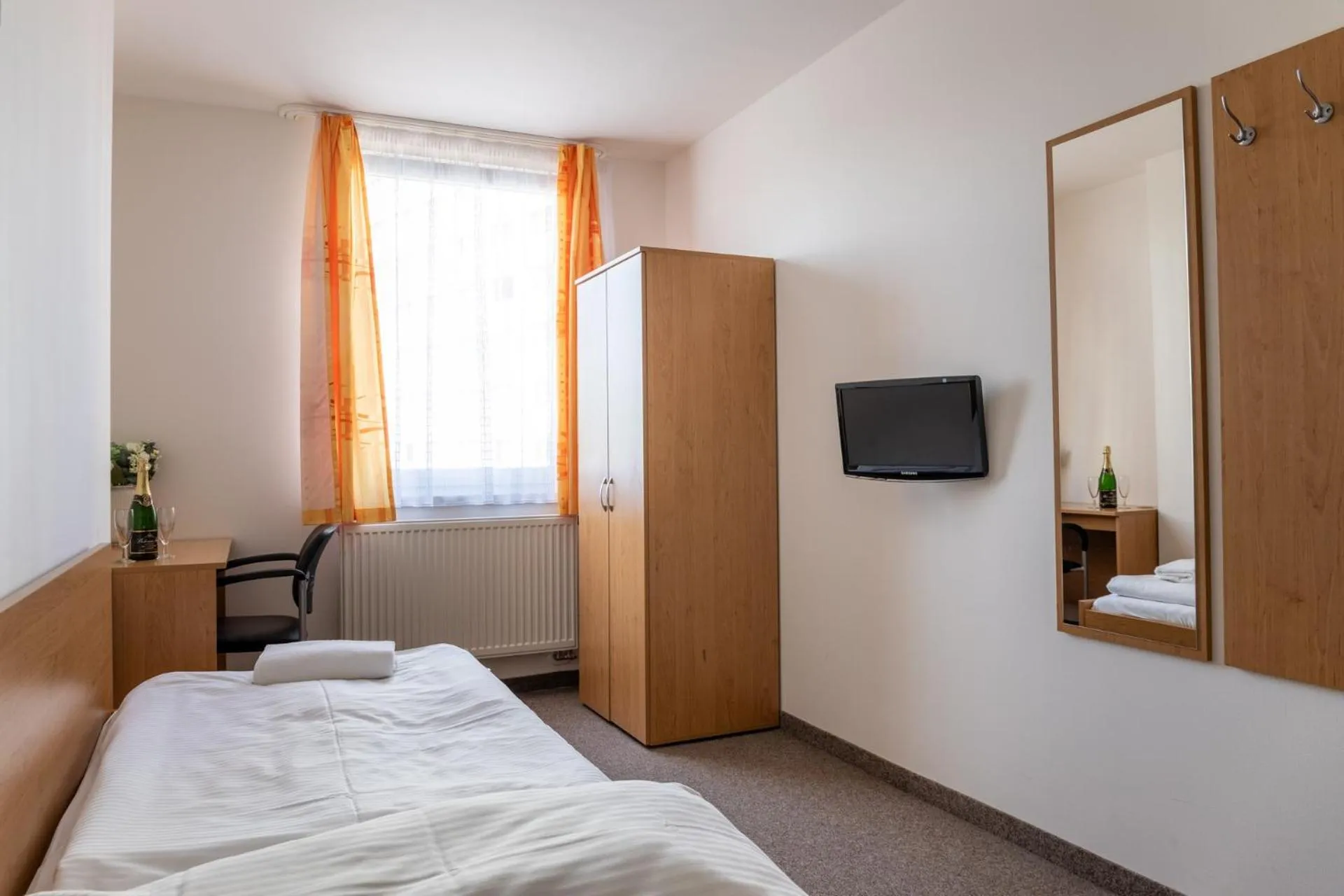 Bedroom, Bed in Hotel Kanarek