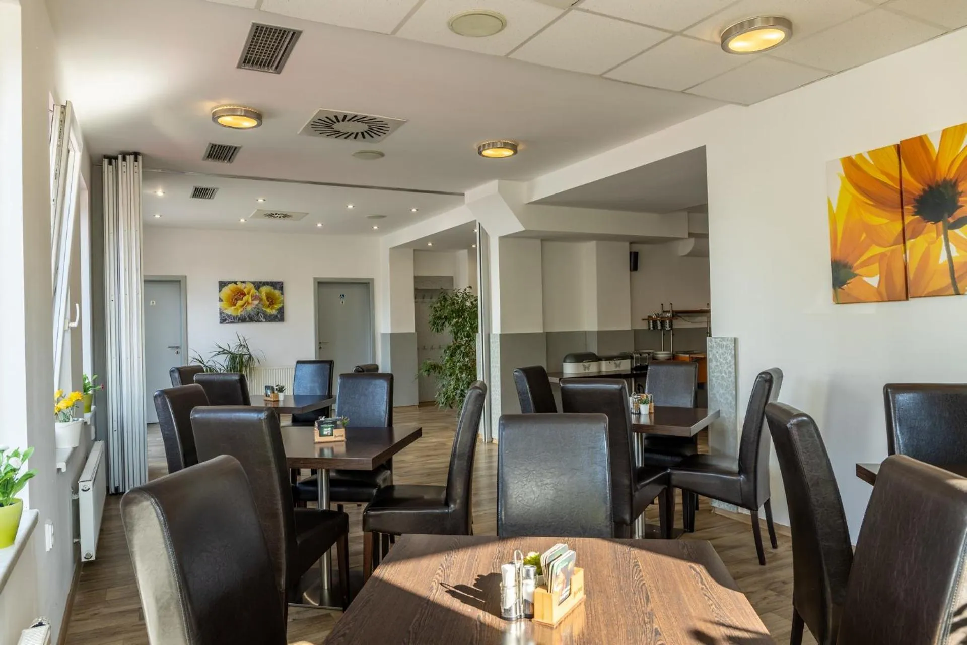 Restaurant/places to eat in Hotel Kanarek