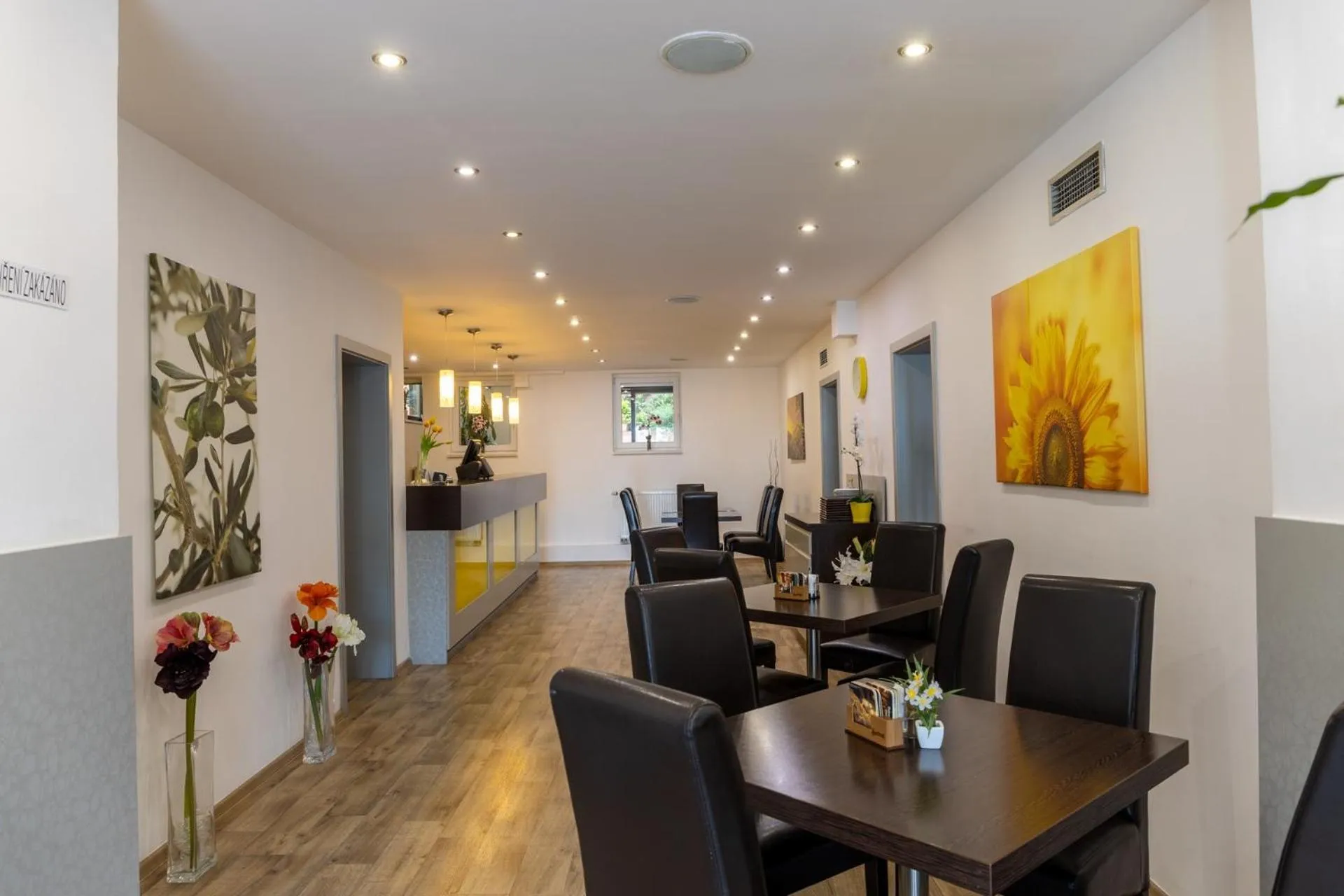 Restaurant/places to eat in Hotel Kanarek