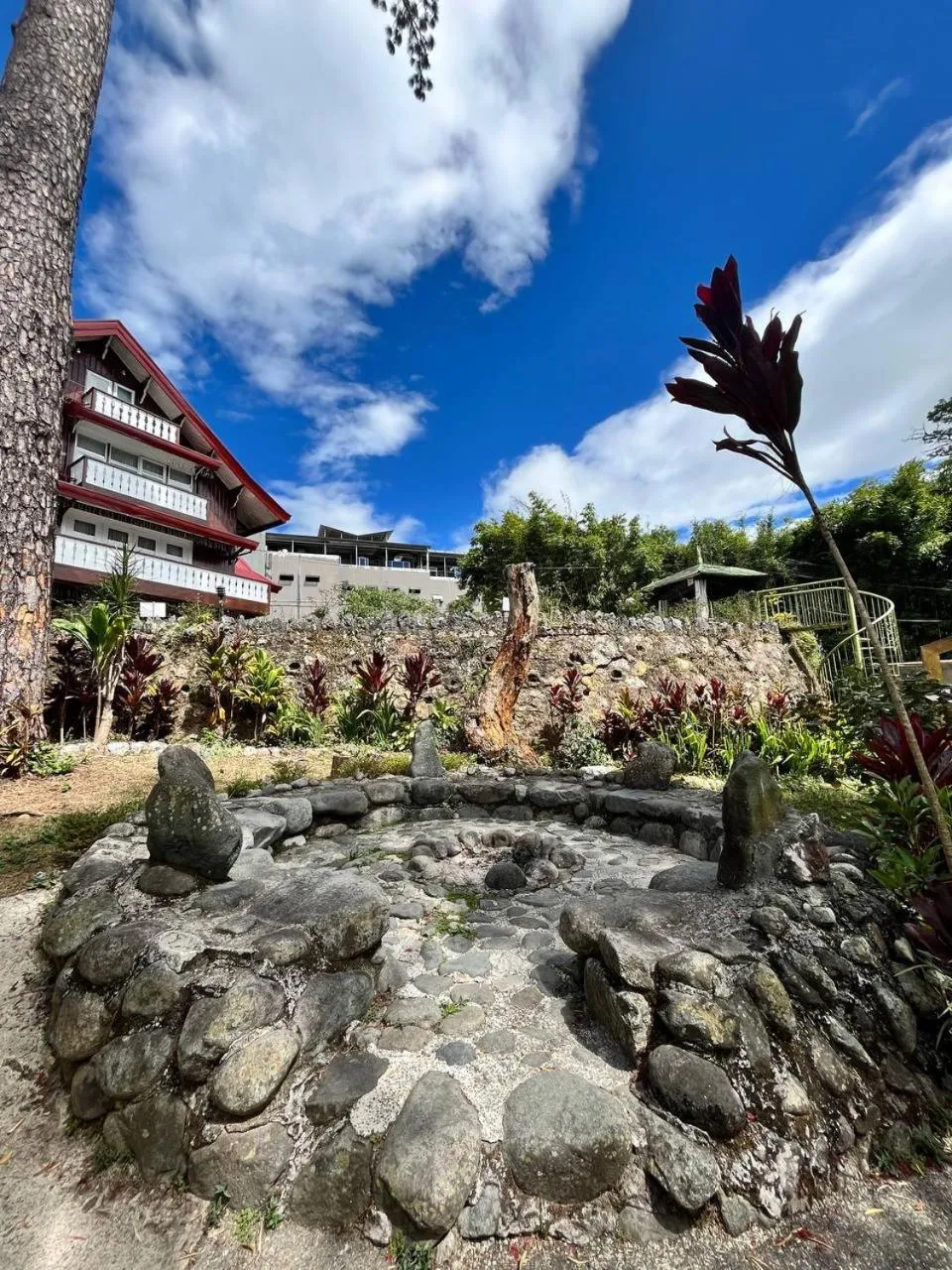 Area and facilities in Log Cabin Hotel - Baguio