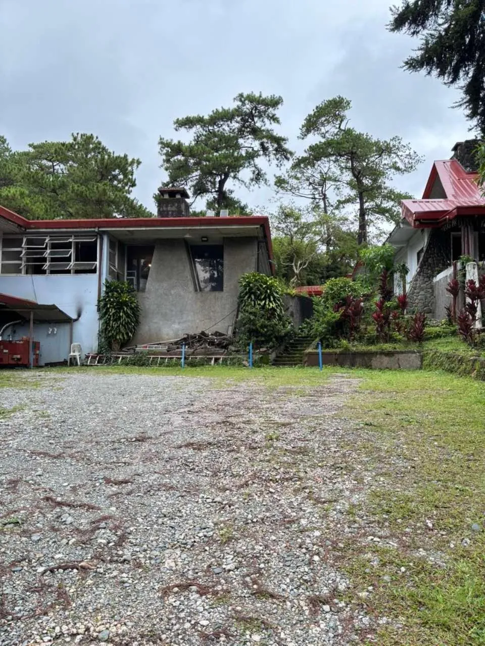 Parking in Log Cabin Hotel - Baguio