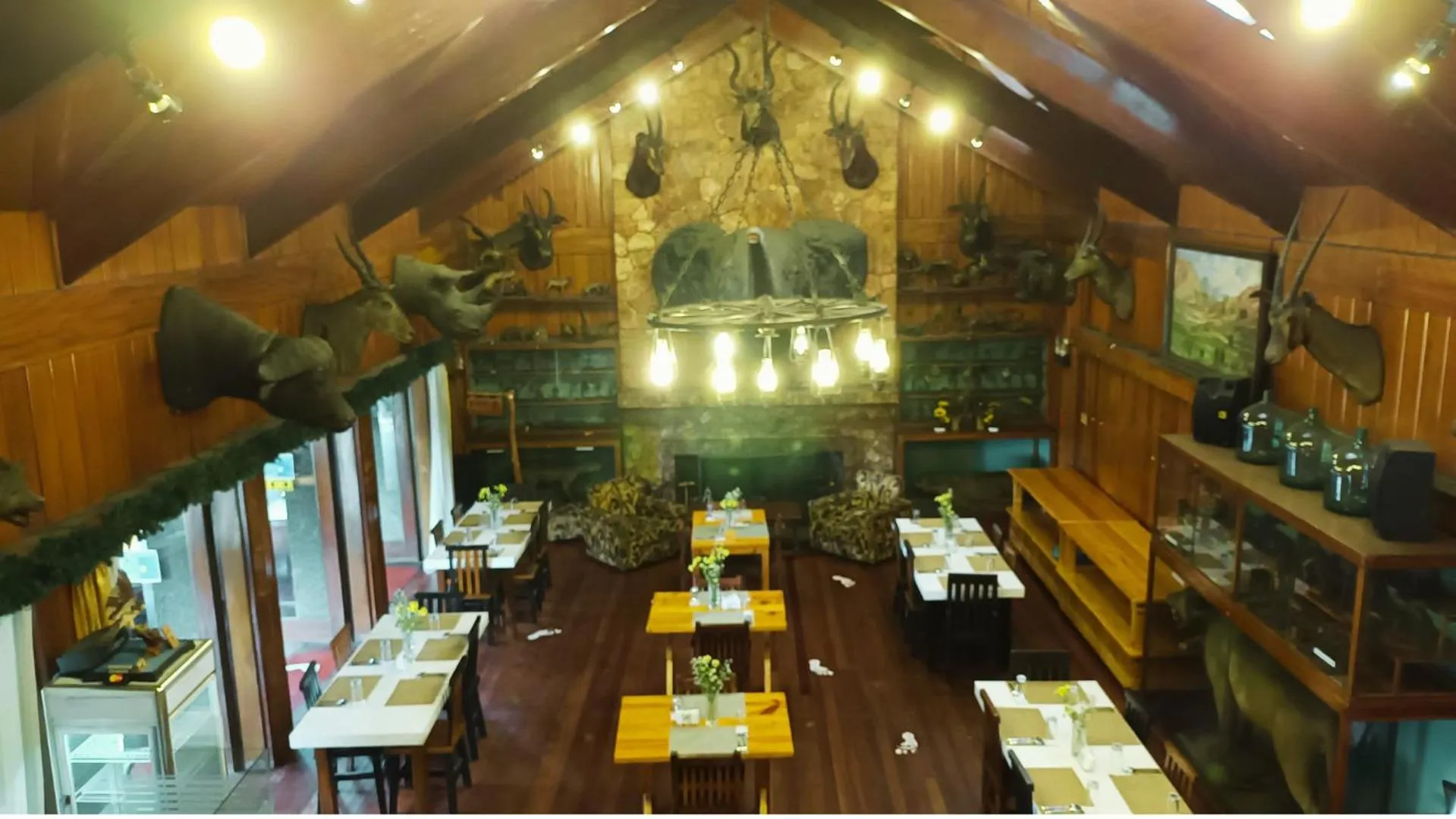 Restaurant/places to eat in Log Cabin Hotel - Baguio