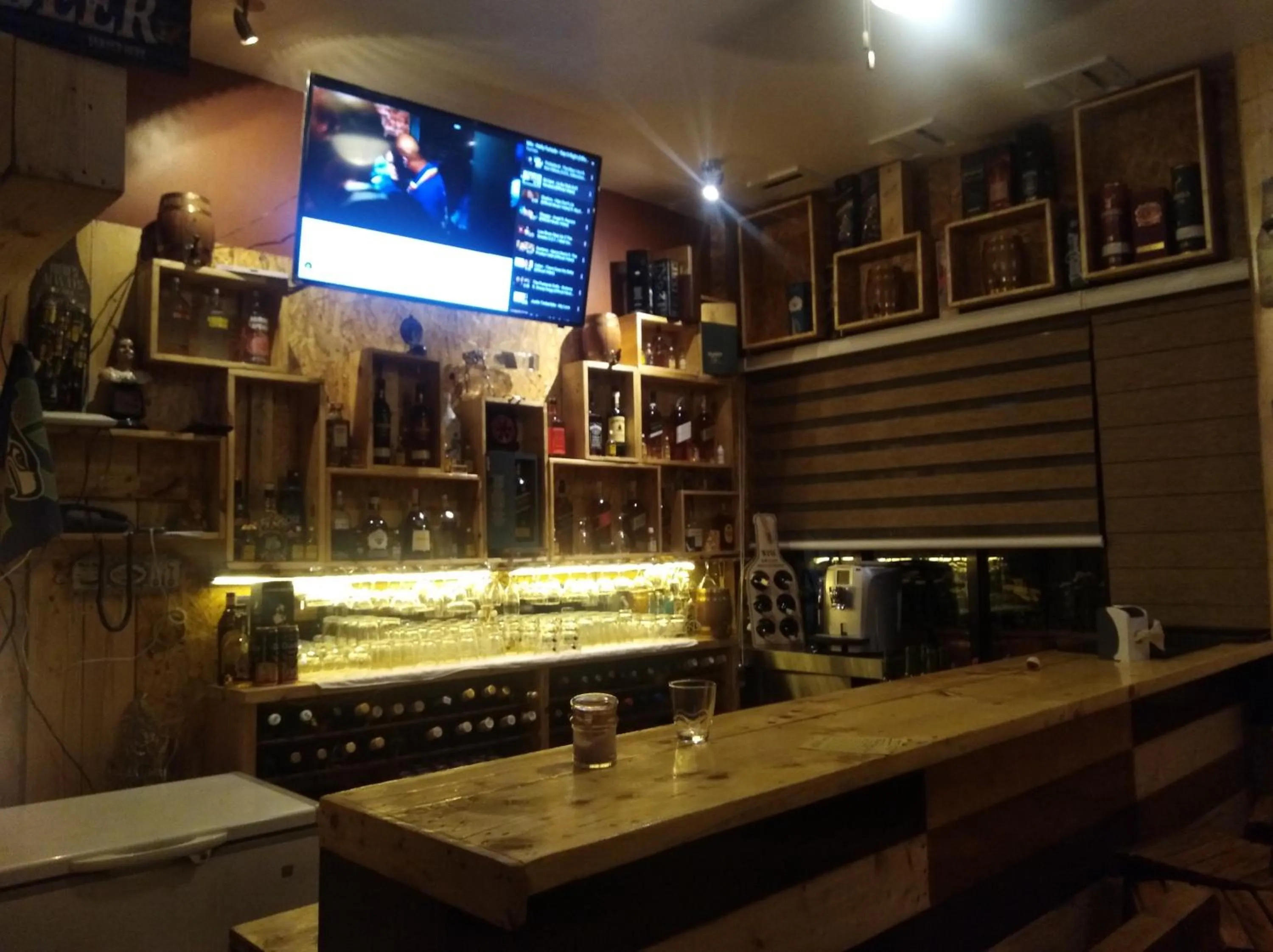 Lounge or bar in Log Cabin Hotel - Baguio