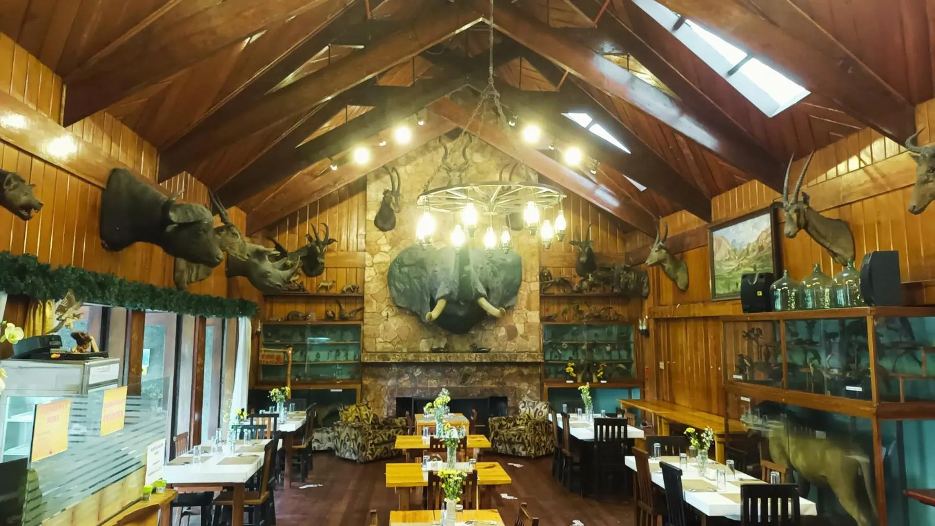 Restaurant/places to eat in Log Cabin Hotel - Baguio