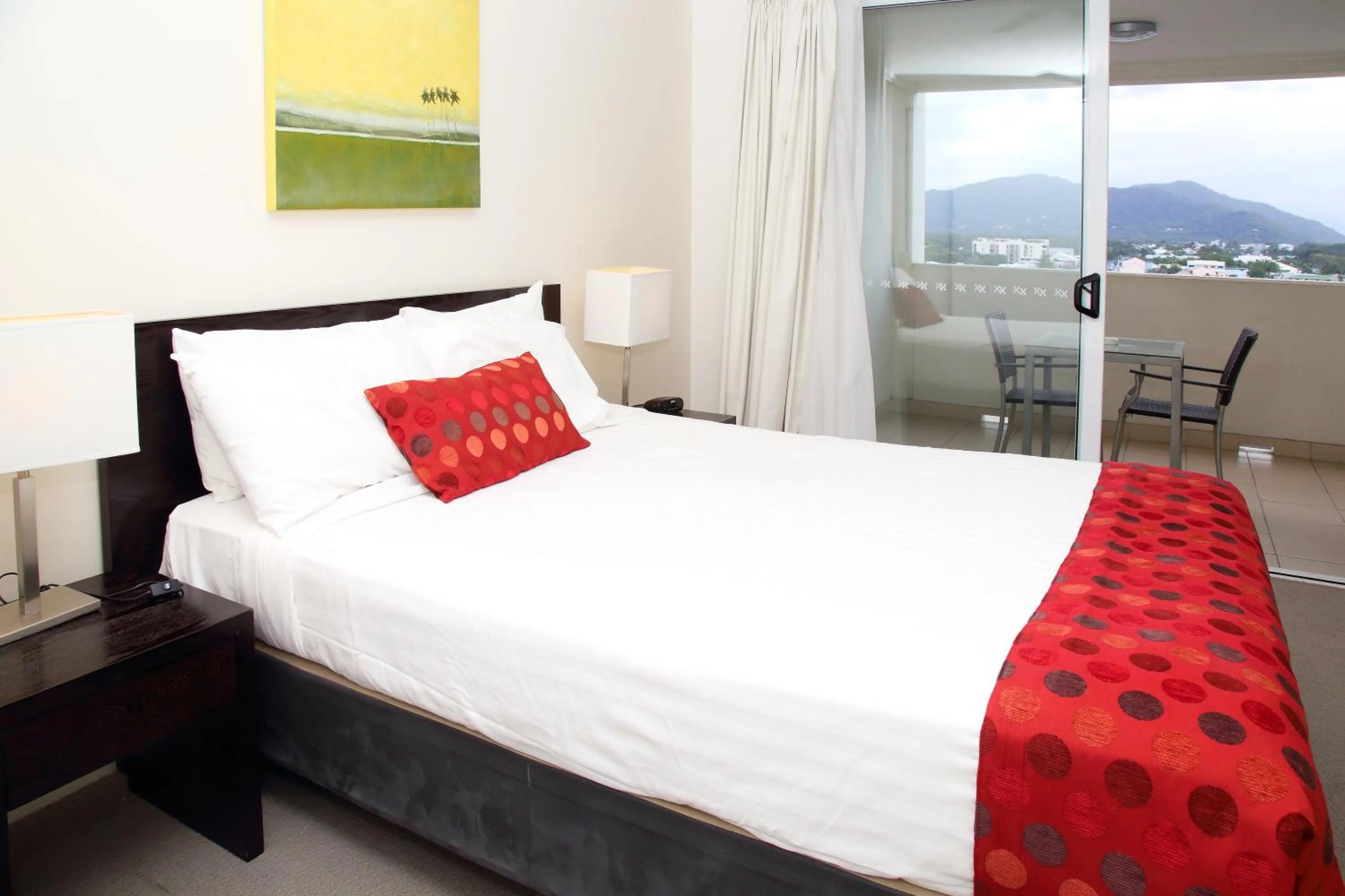 Balcony/Terrace, Bed in Cairns Central Plaza Apartment Hotel Official
