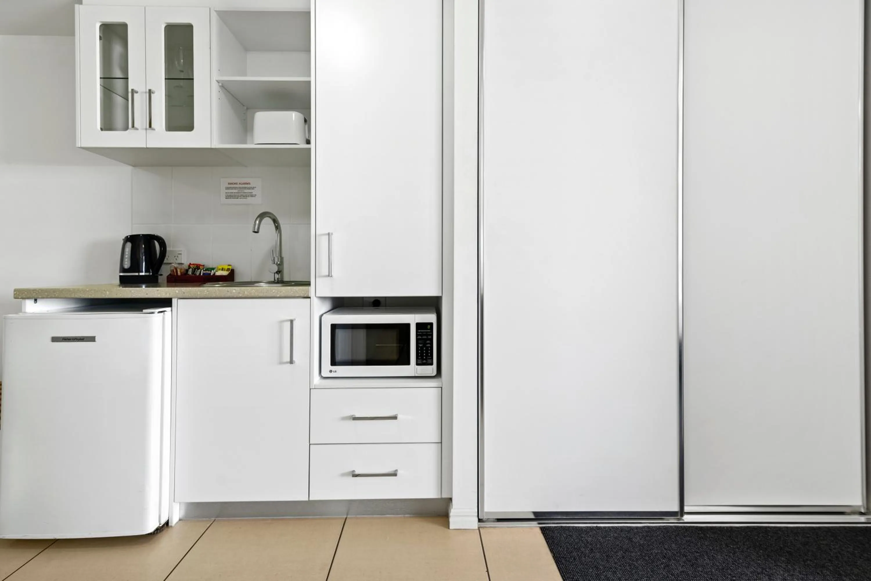 Kitchen or kitchenette in Cairns Central Plaza Apartment Hotel Official