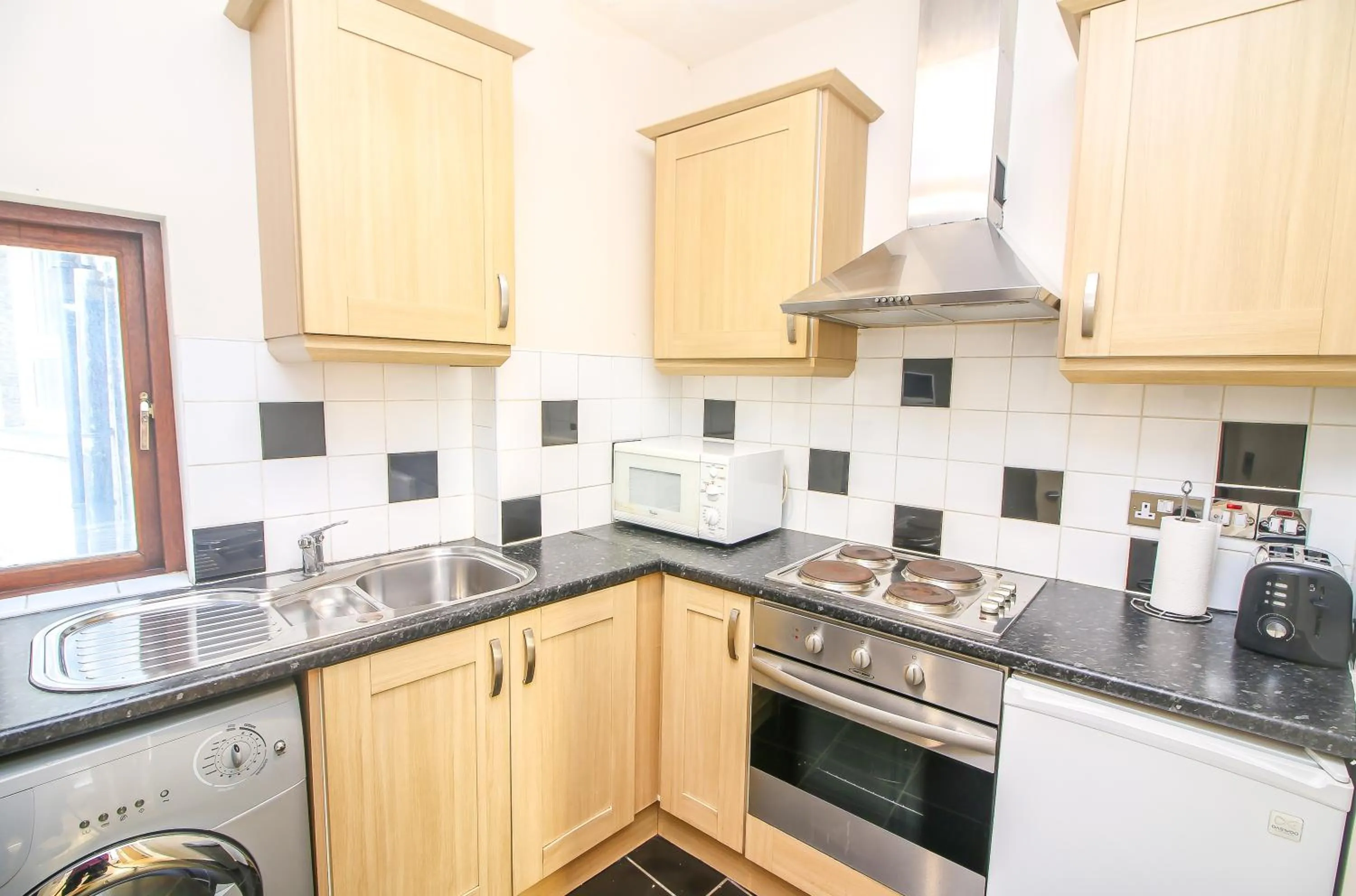 Kitchen or kitchenette in Studio Flat near Liverpool st & Shoreditch London.