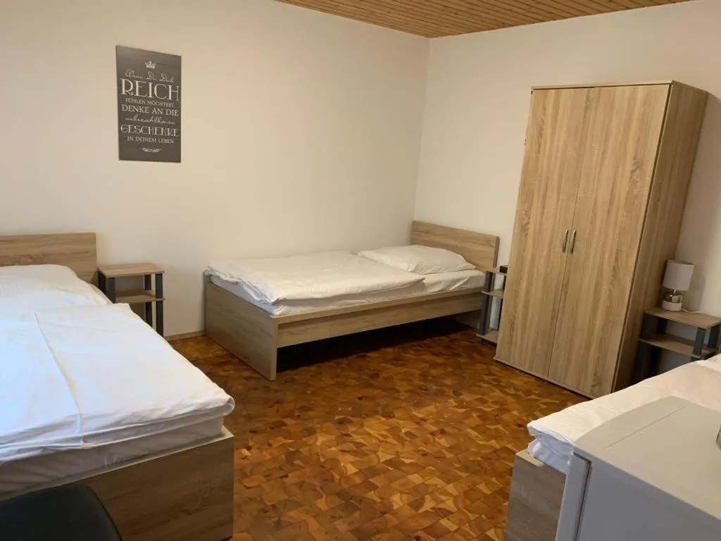 AB Apartment - Zimmer mit Gemeinschaftsräumen in Uhingen