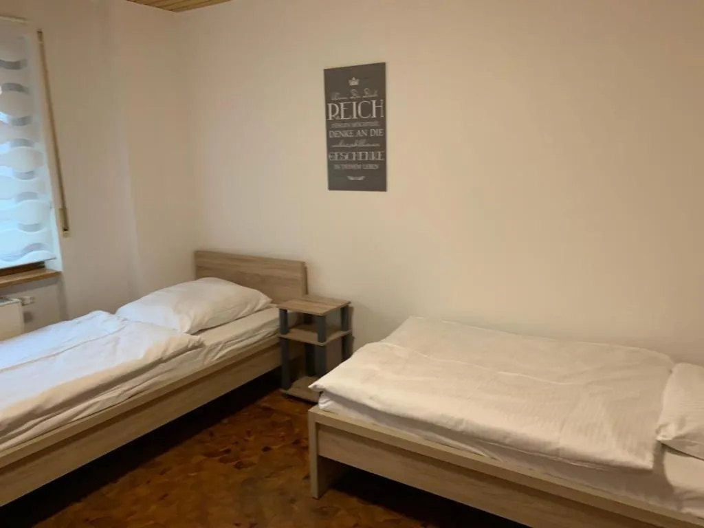 AB Apartment - Zimmer mit Gemeinschaftsräumen in Uhingen