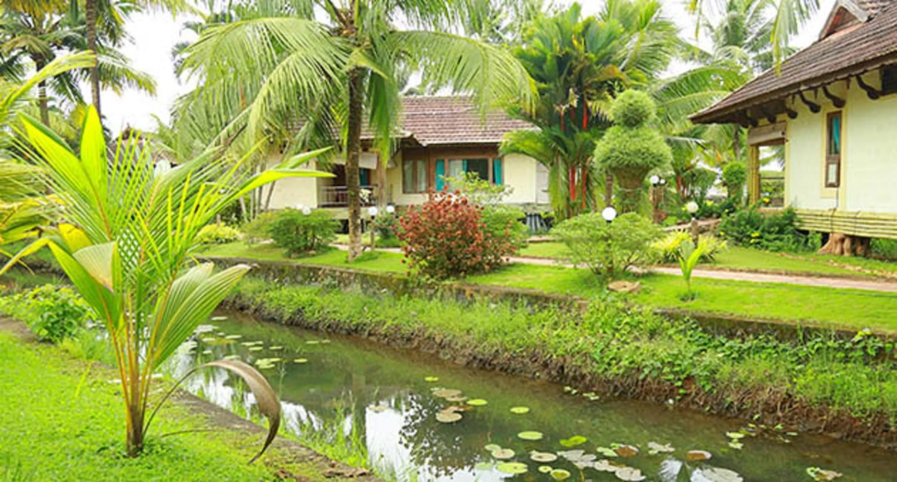 Facade/entrance in Kalathil Lake Resort