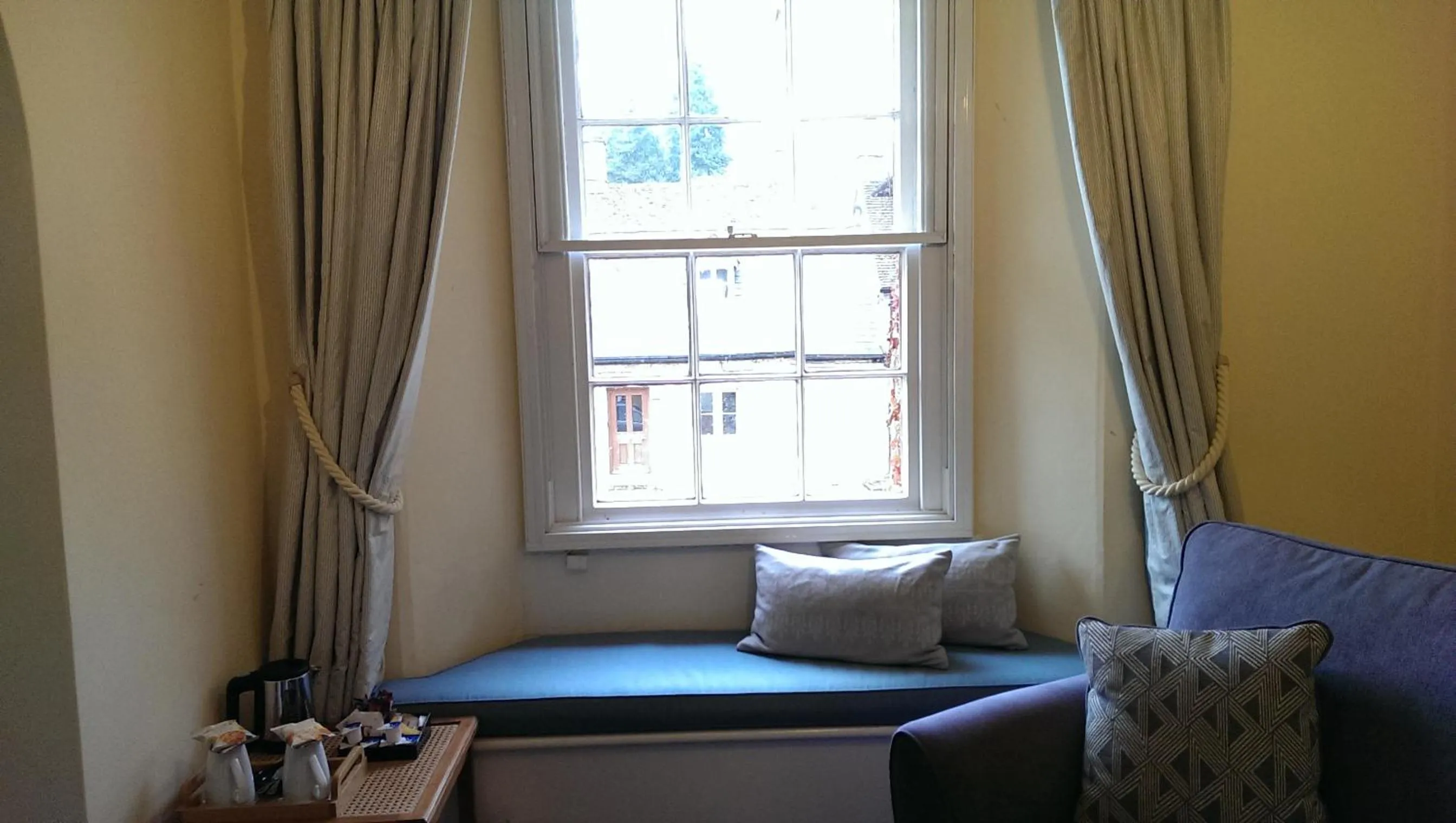 Bed in The Inn at Fossebridge