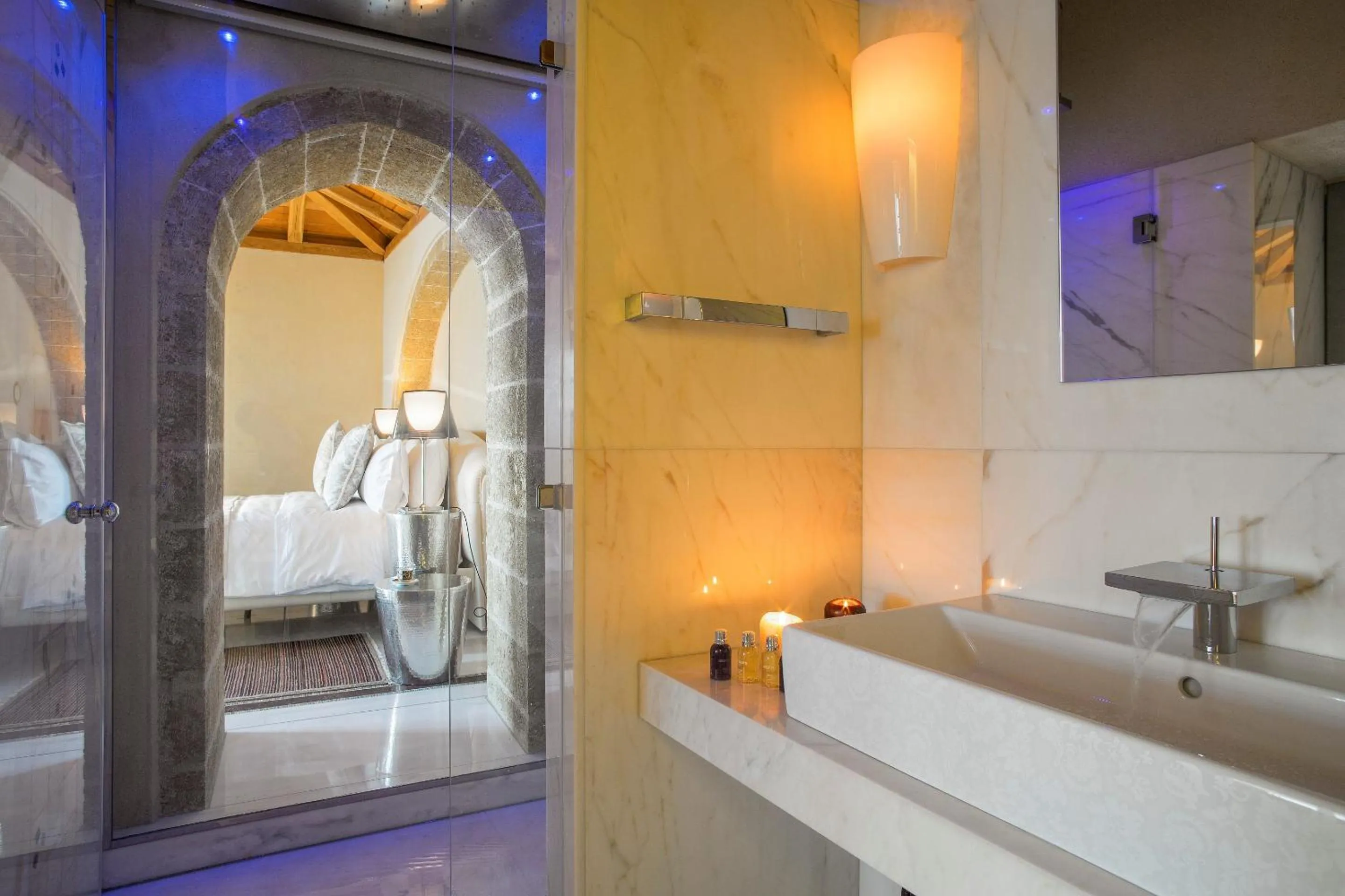 Decorative detail, Bed in Moni Emvasis Luxury Suites