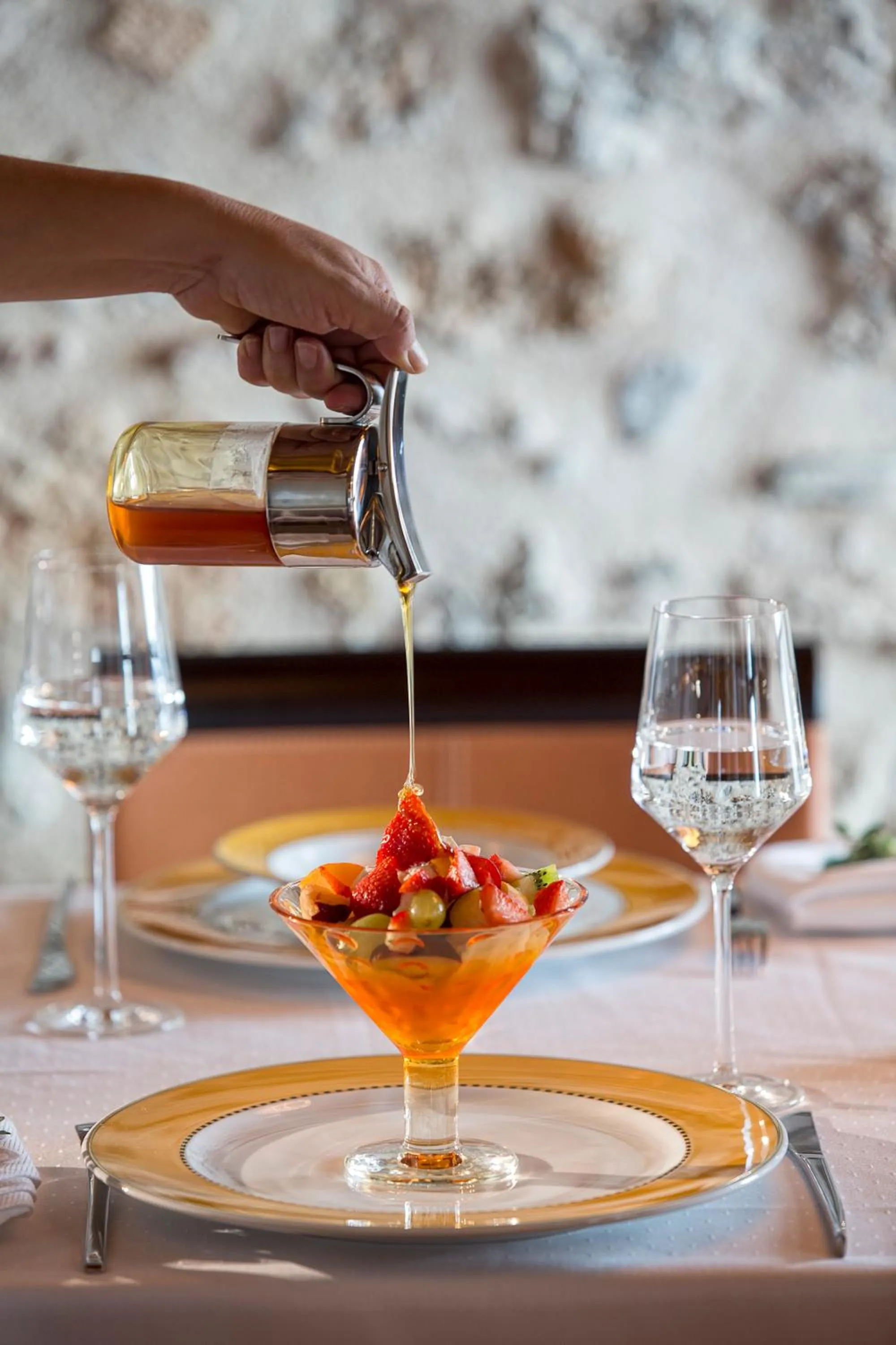 Restaurant/places to eat in Moni Emvasis Luxury Suites