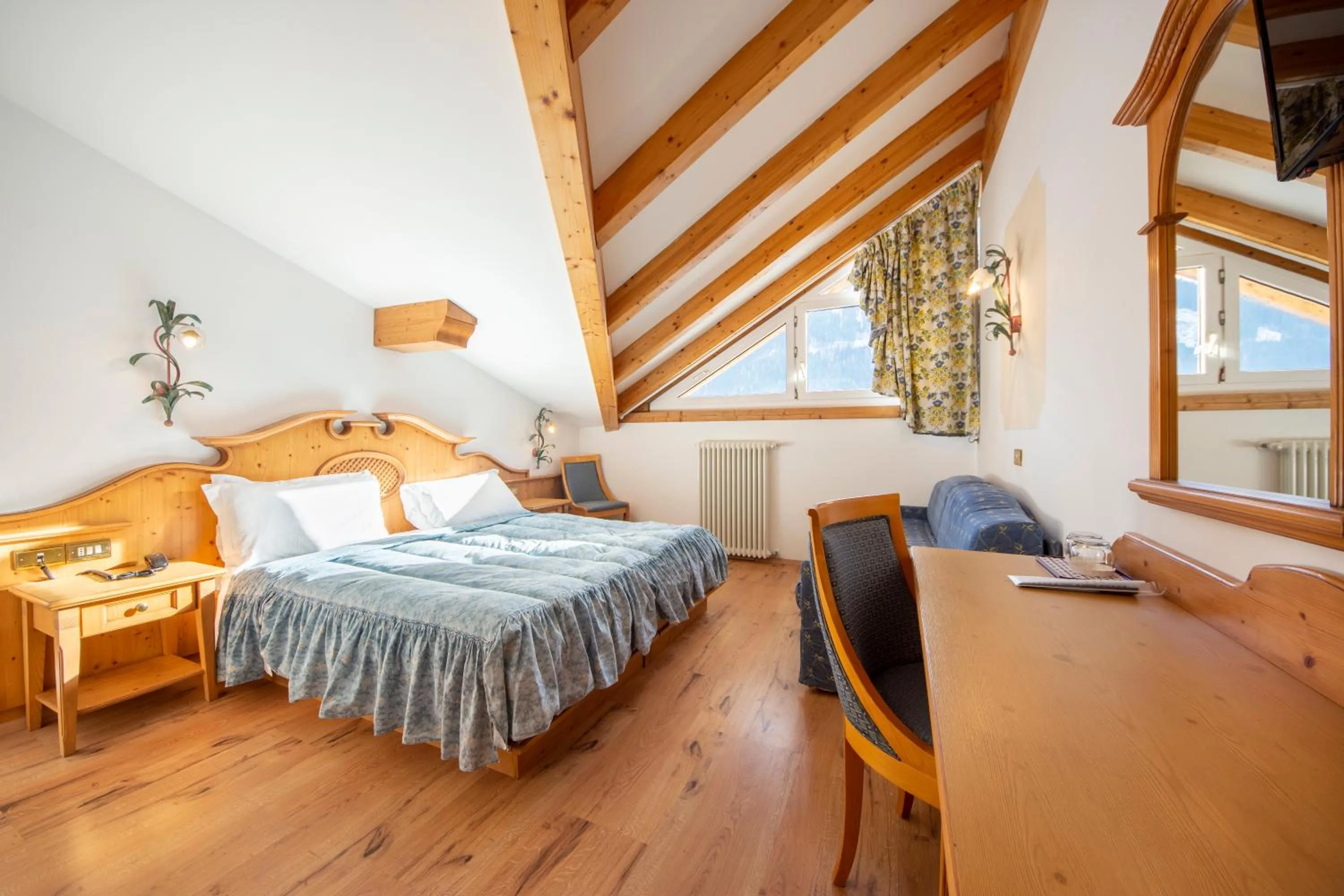 Bedroom, Bed in Hotel Patrizia Dolomites Glamour