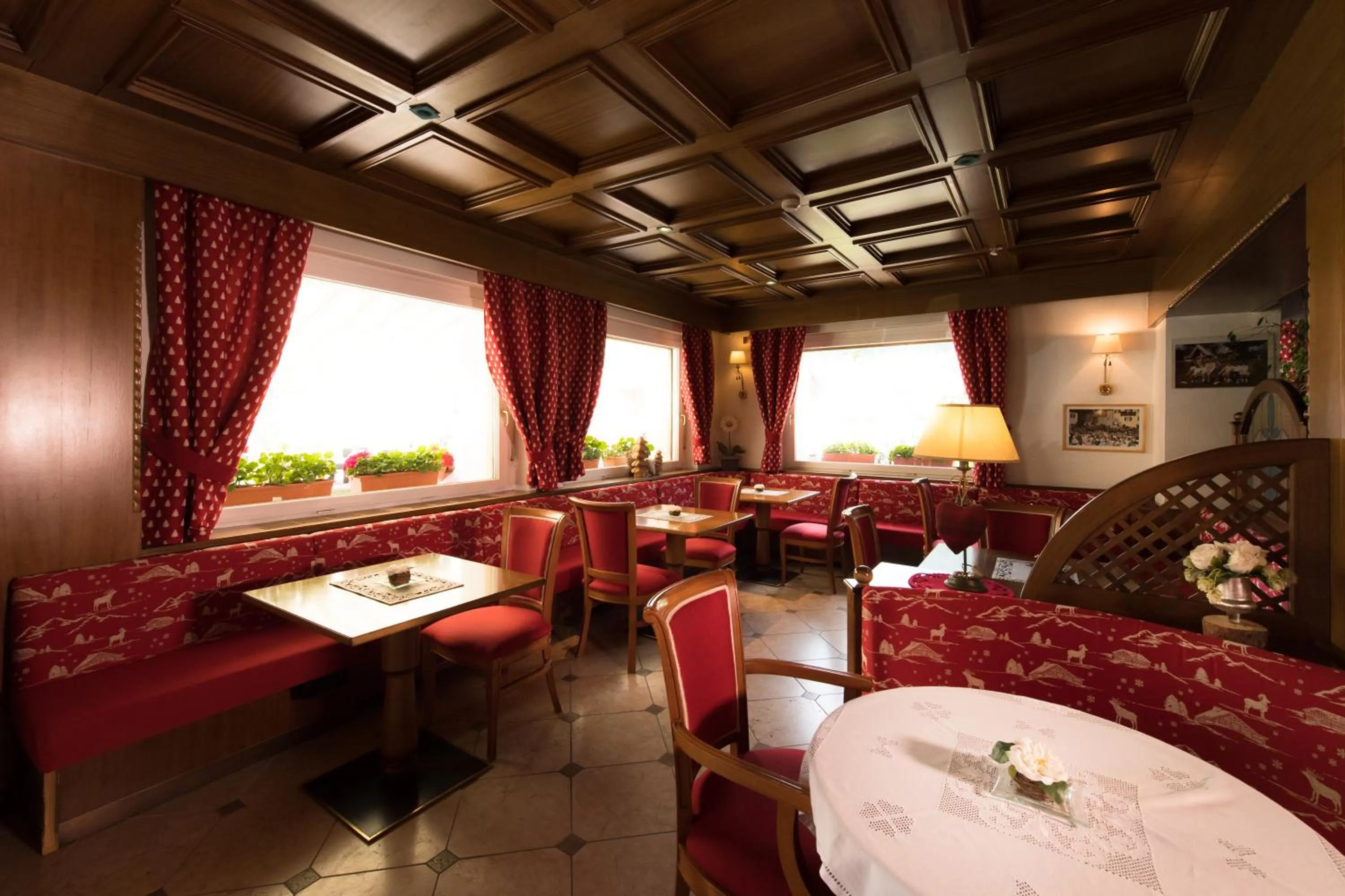 Lounge or bar in Hotel Patrizia Dolomites Glamour