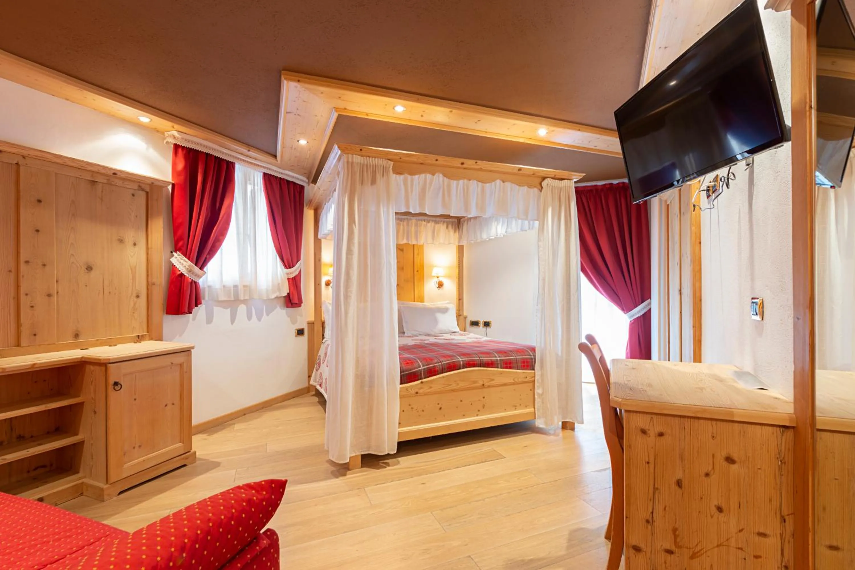 Bedroom, Bed in Hotel Patrizia Dolomites Glamour