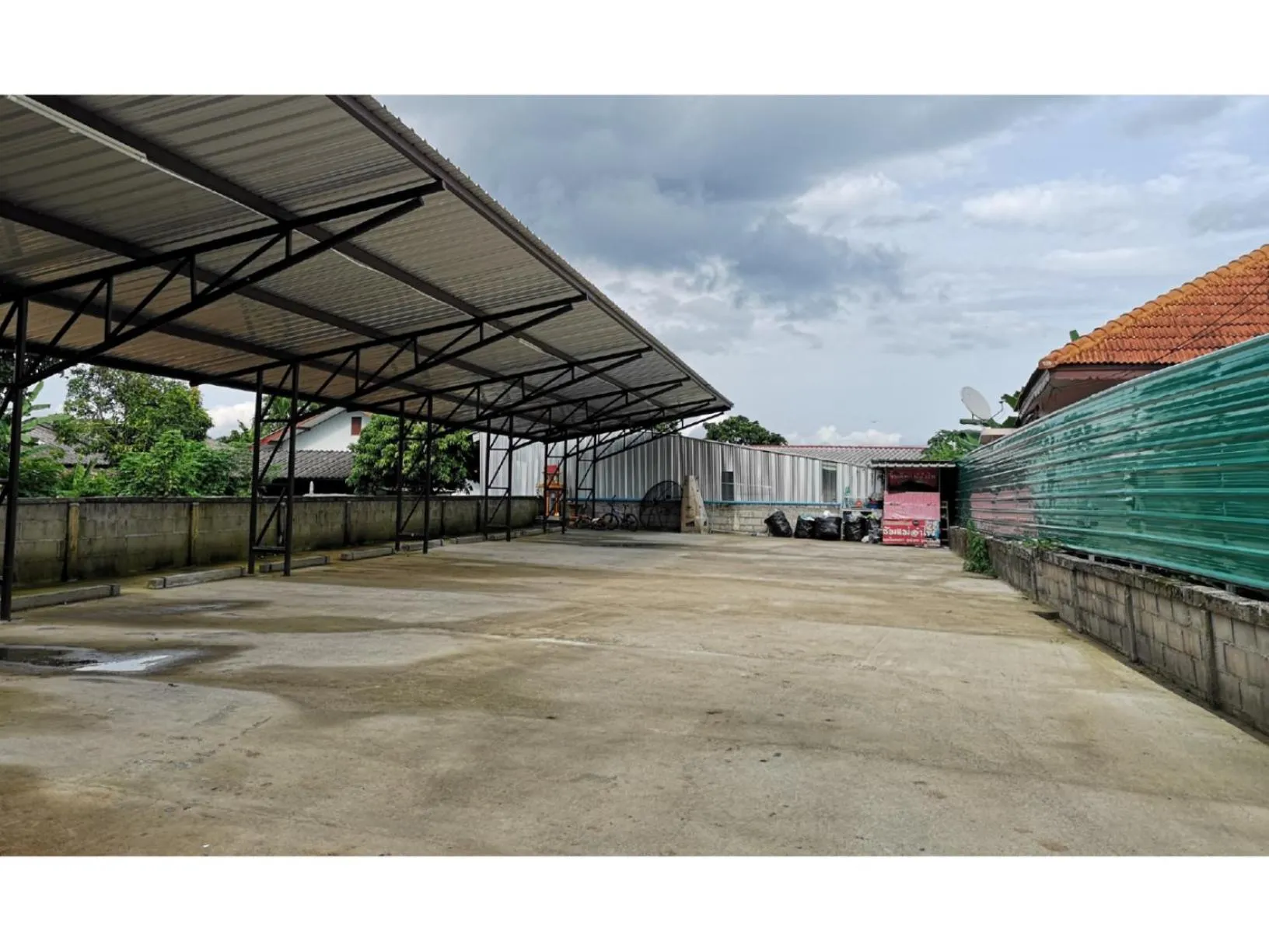 Area and facilities in HAOHUG MAEKHACHAN