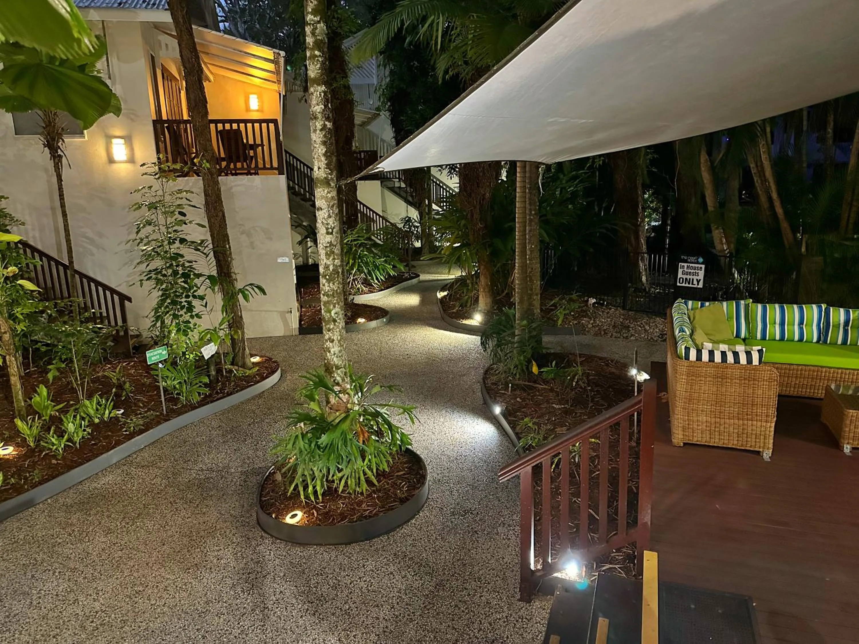 Garden in The Reef Retreat Palm Cove